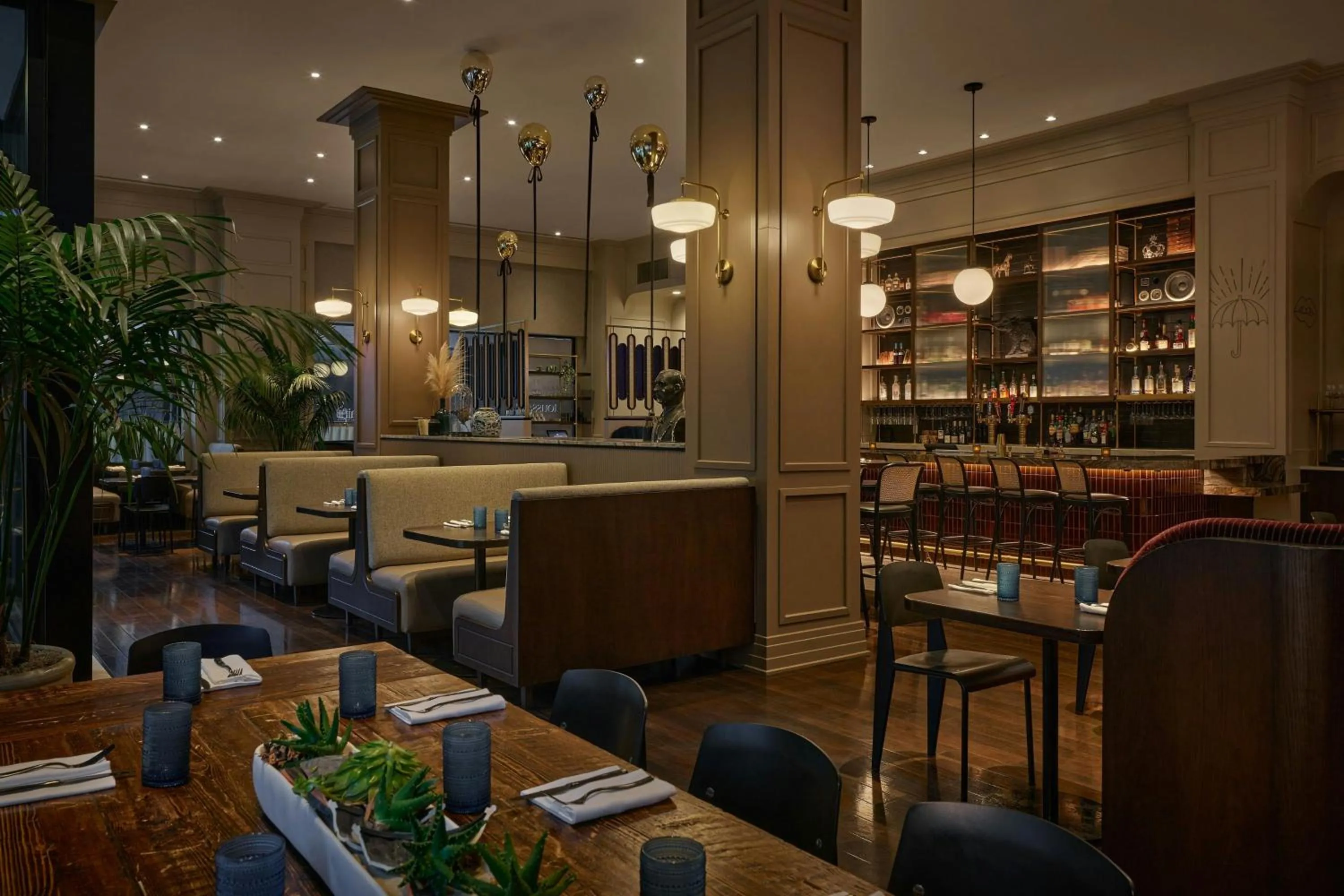 Lounge or bar in Renaissance Saint Elm Dallas Downtown Hotel