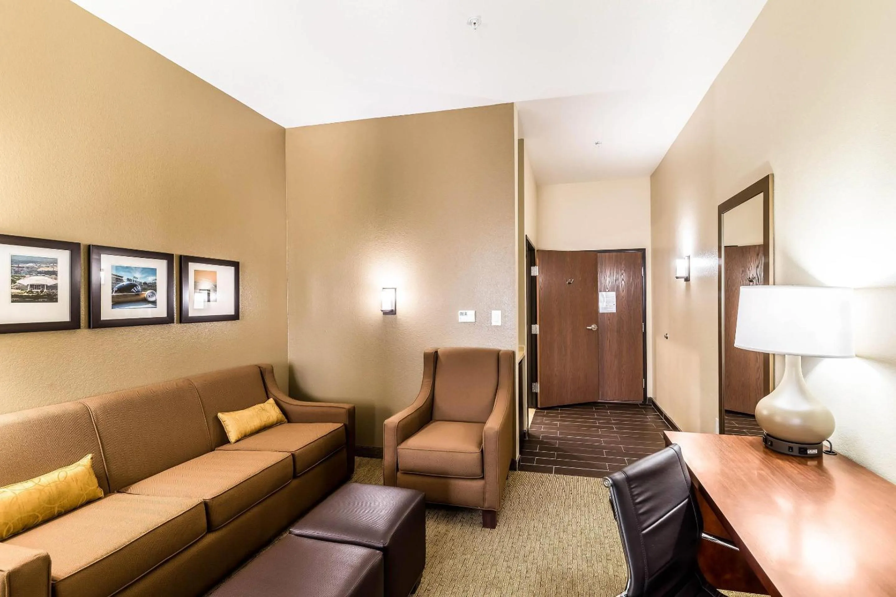 Bedroom in Comfort Suites Grand Prairie - Arlington North
