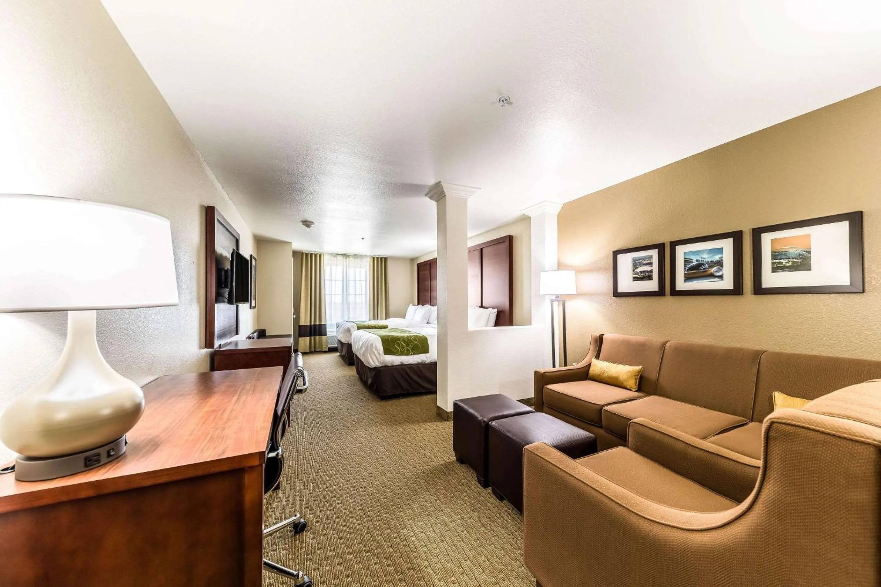 Photo of the whole room in Comfort Suites Grand Prairie - Arlington North