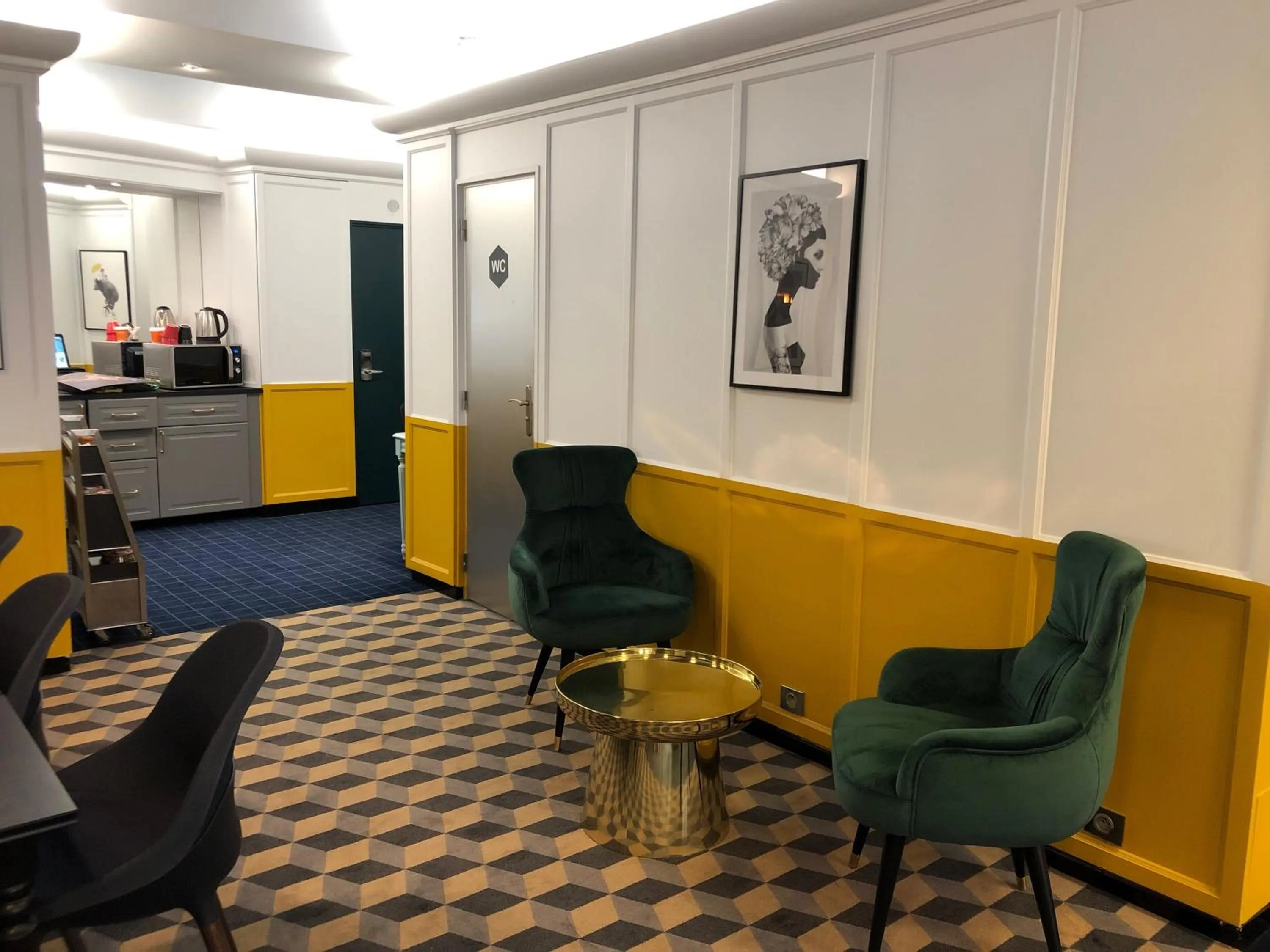 Living room in ibis Styles Paris Cadet Lafayette