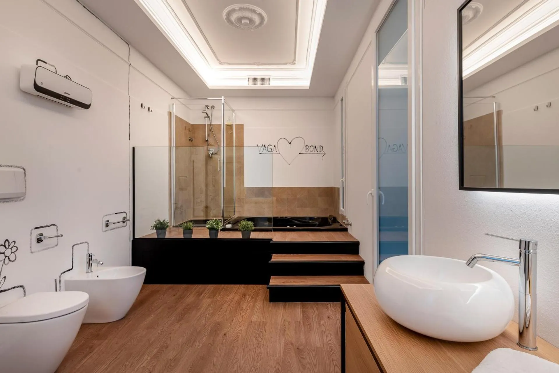 Bath in Hotel Vagabond