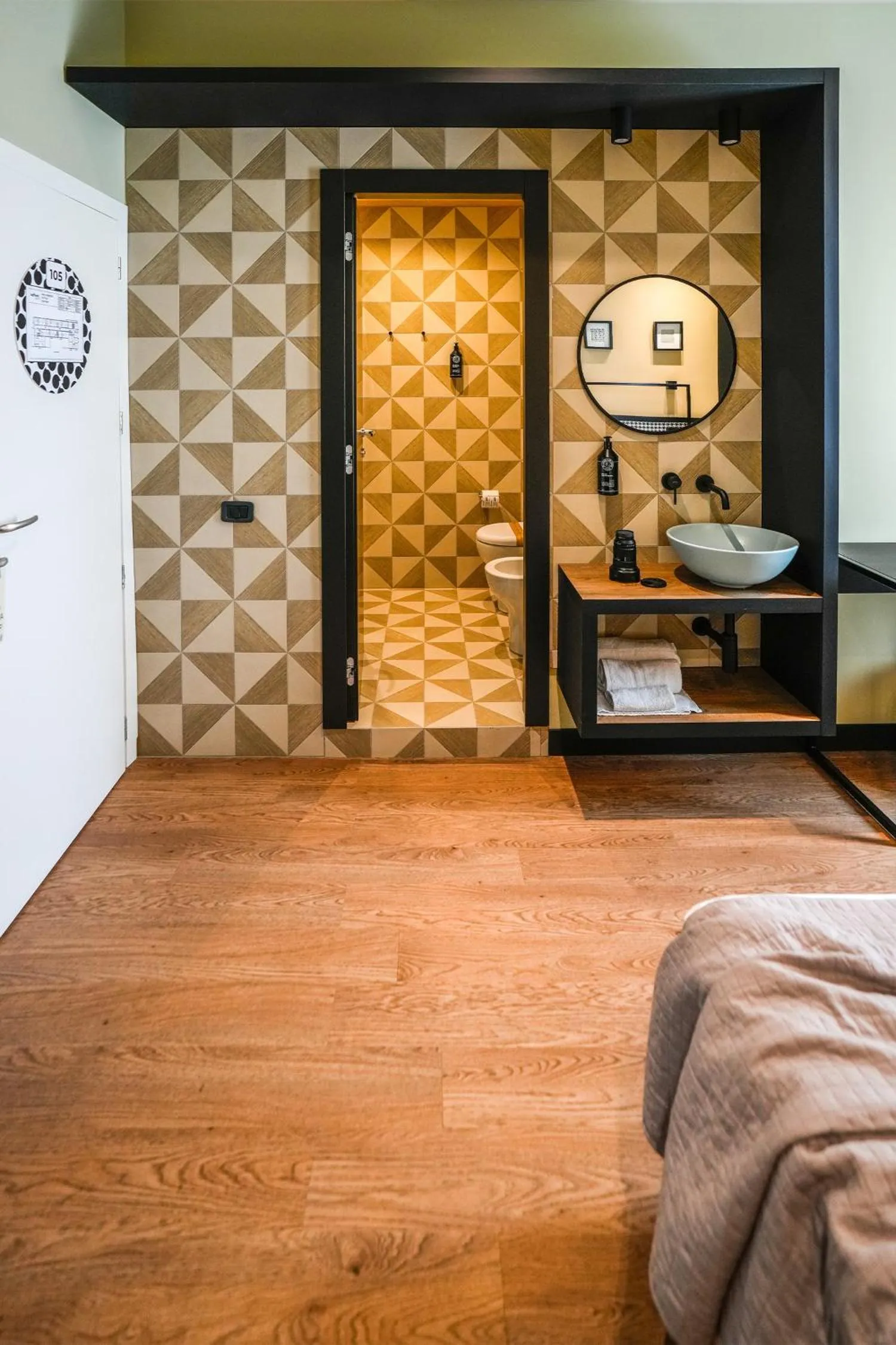 Decorative detail in Hotel Vagabond