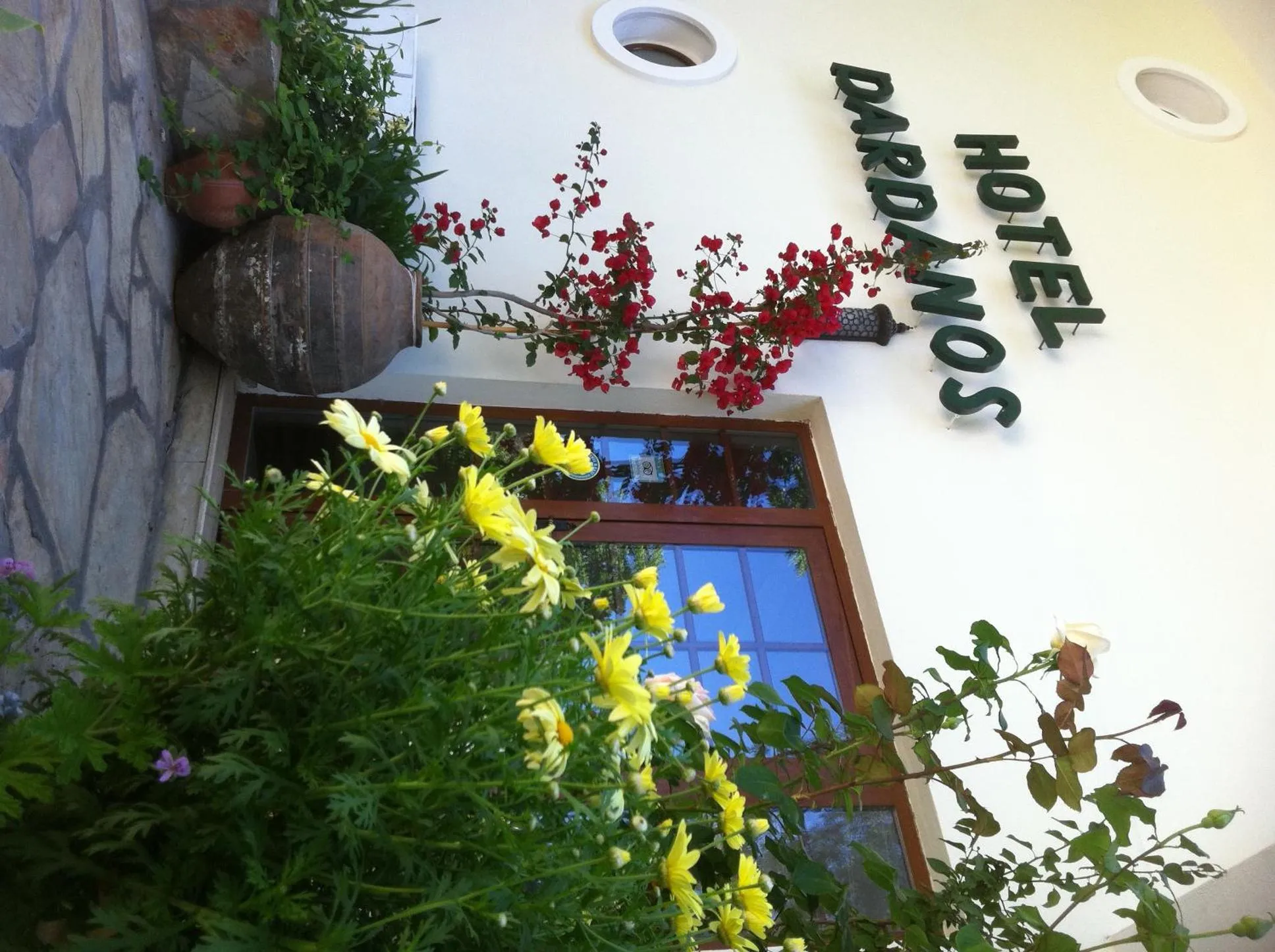 Facade/entrance in Dardanos Hotel