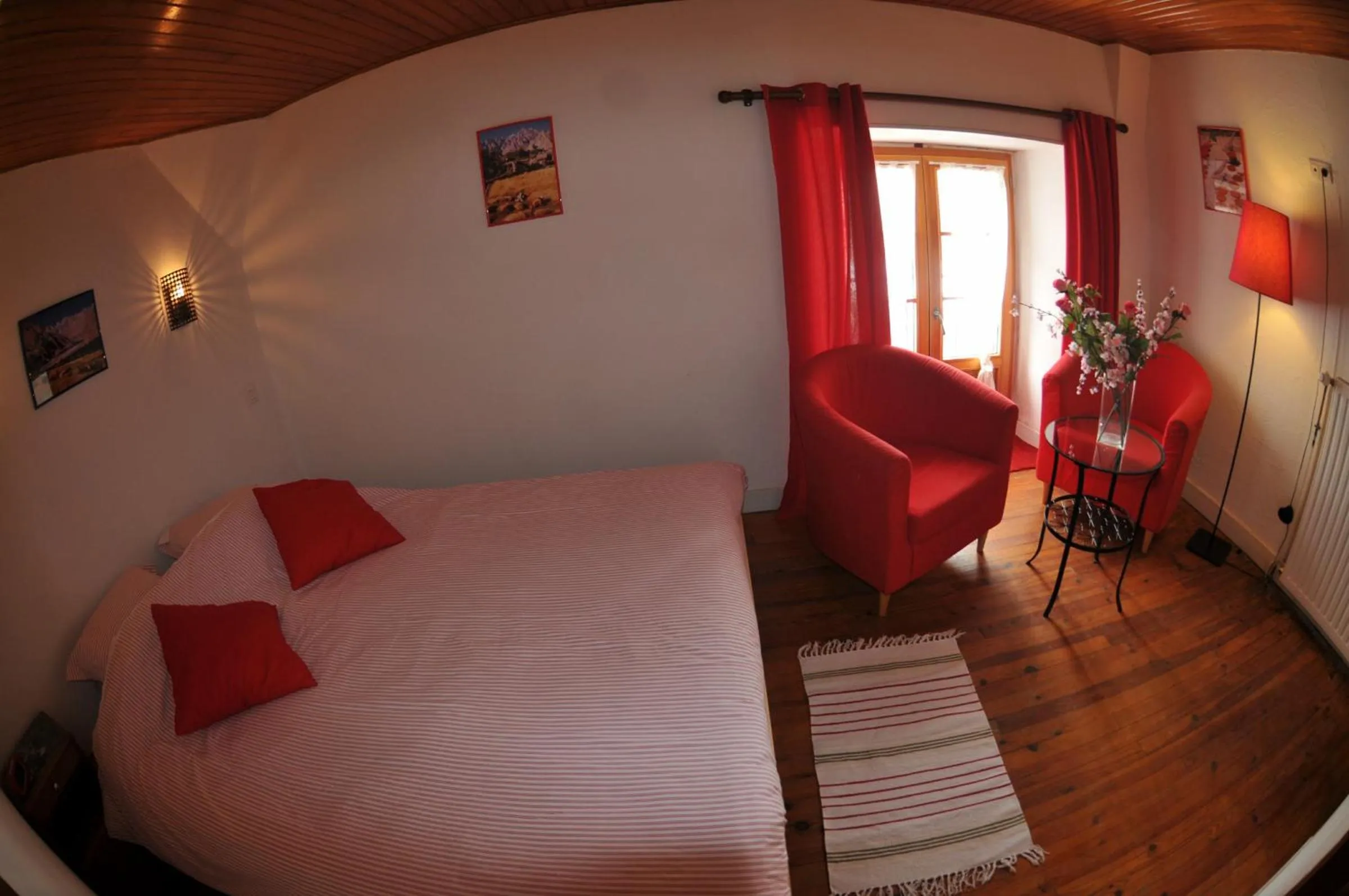 Photo of the whole room, Bed in Auberge De La Providence