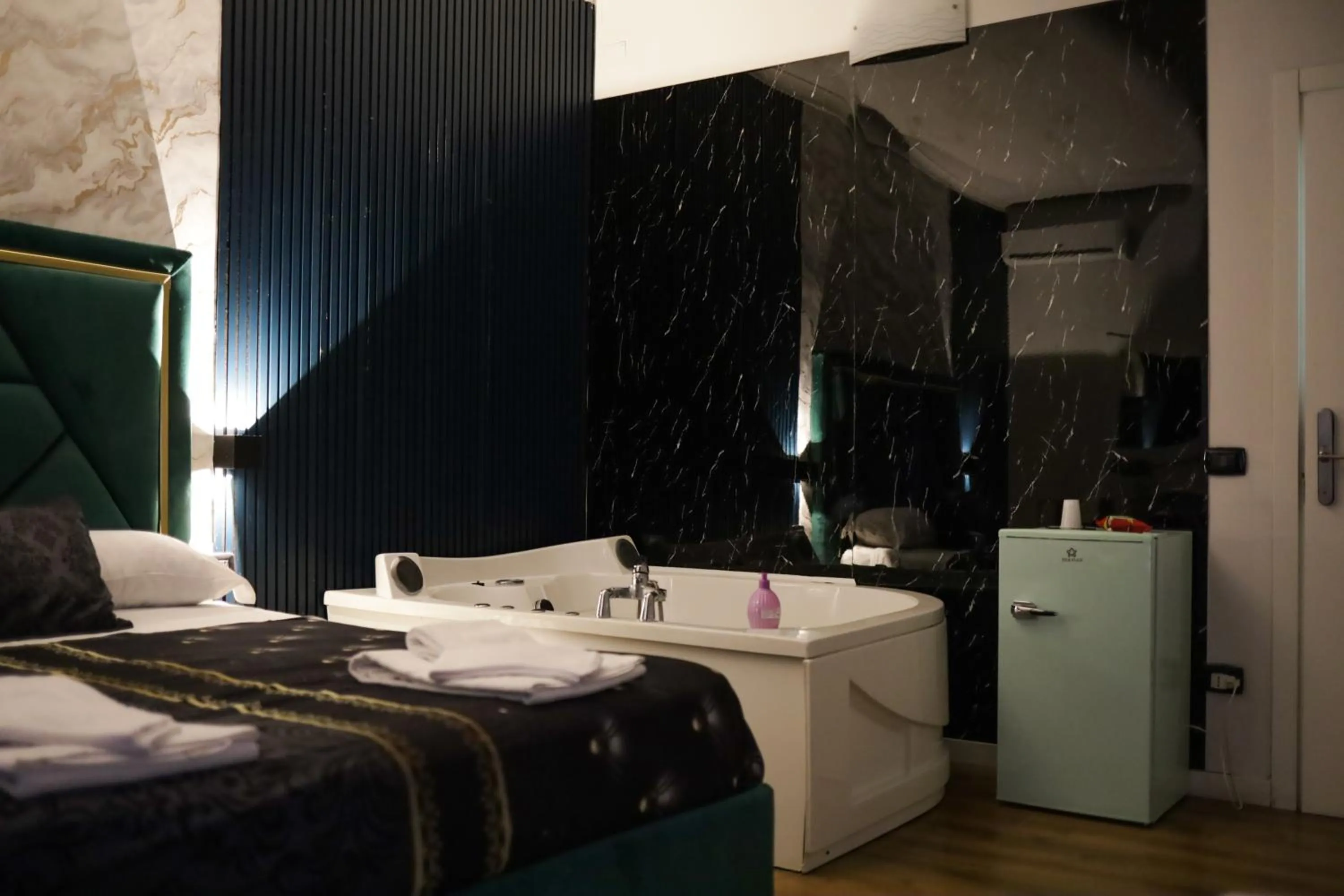 Bed in Mirosa Bed and Breakfast