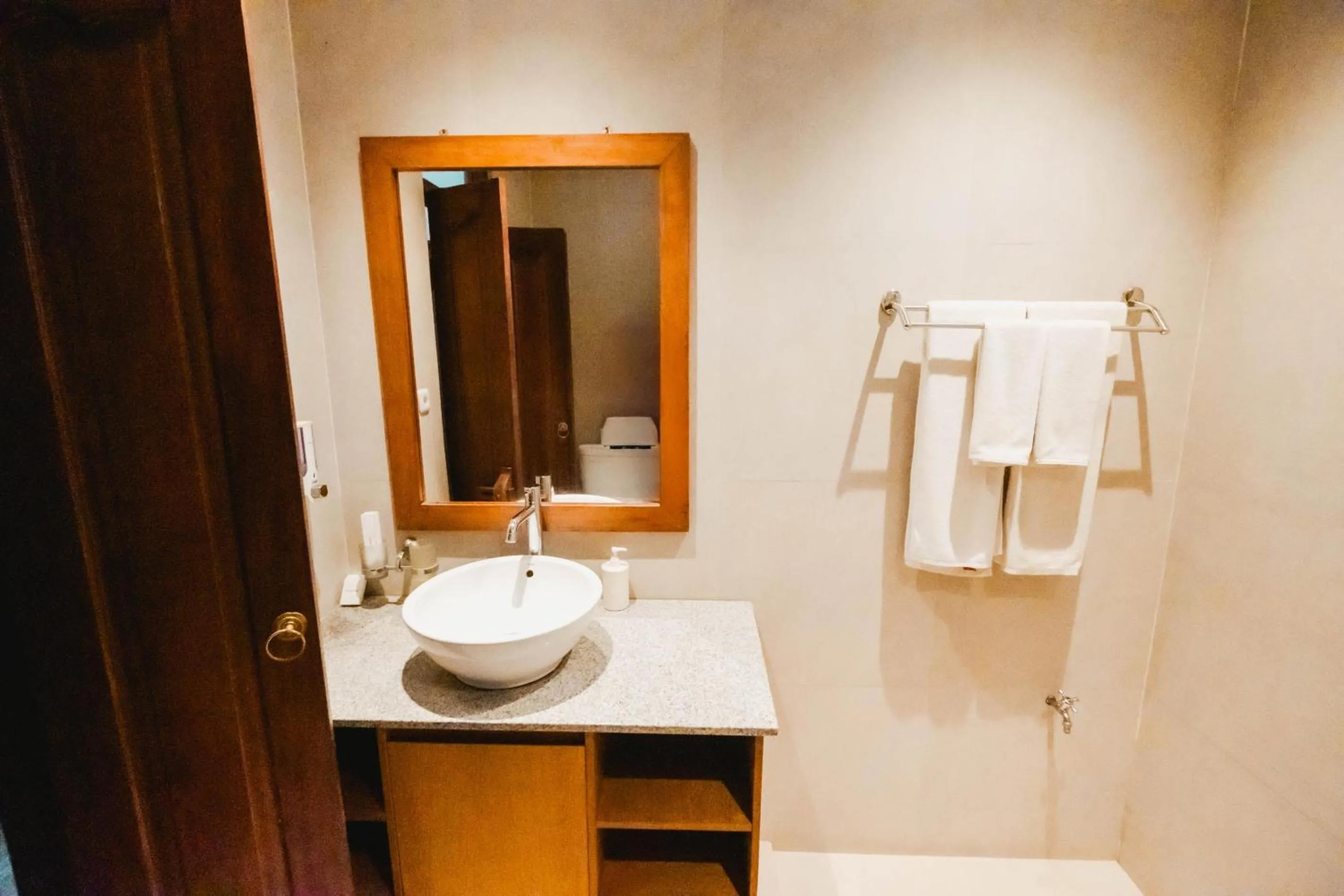 Shower in Sri Aksata Ubud Resort