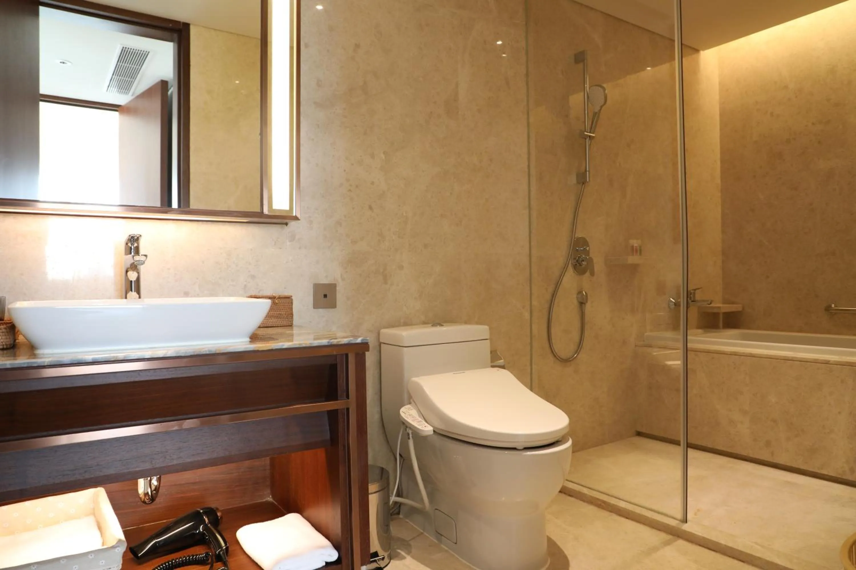 Bathroom in Fraser Suites Dalian