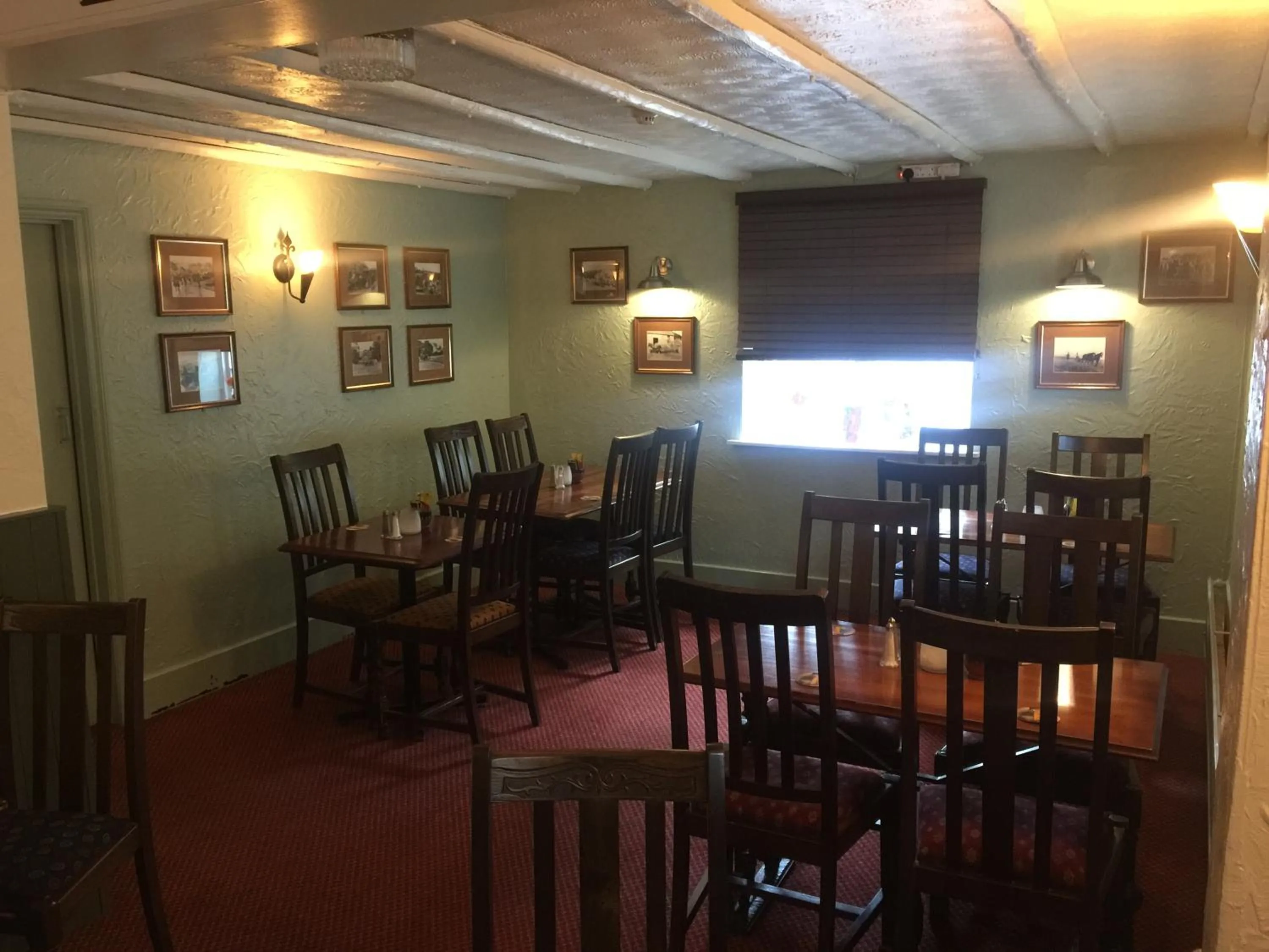 Restaurant/places to eat in The Winchfield Inn