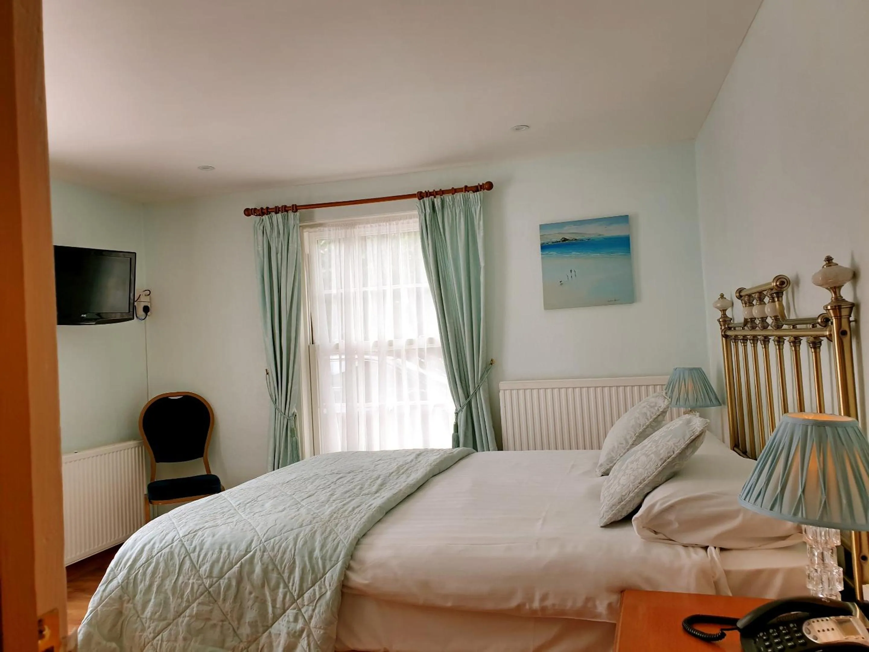 Bedroom, Bed in The Crown House Inn