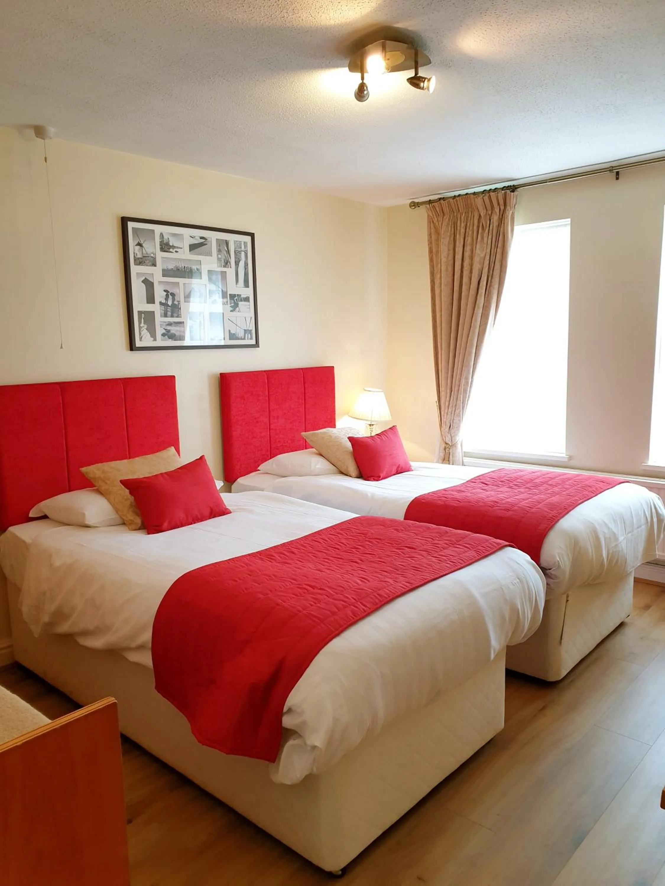 Bedroom, Bed in The Crown House Inn