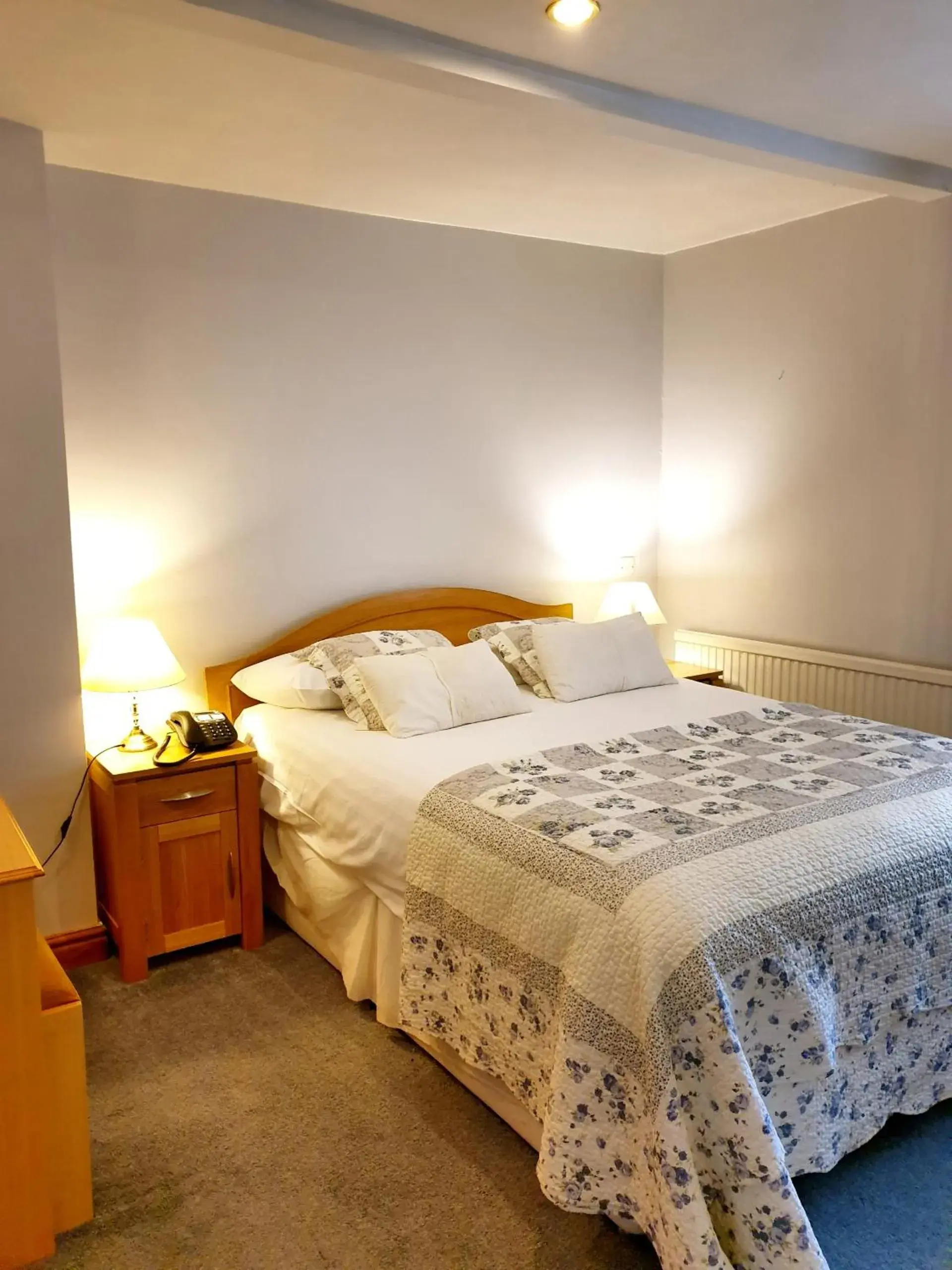 Deluxe Single Room - single occupancy in The Crown House Inn Deluxe Single Room - single occupancy in The Crown House Inn