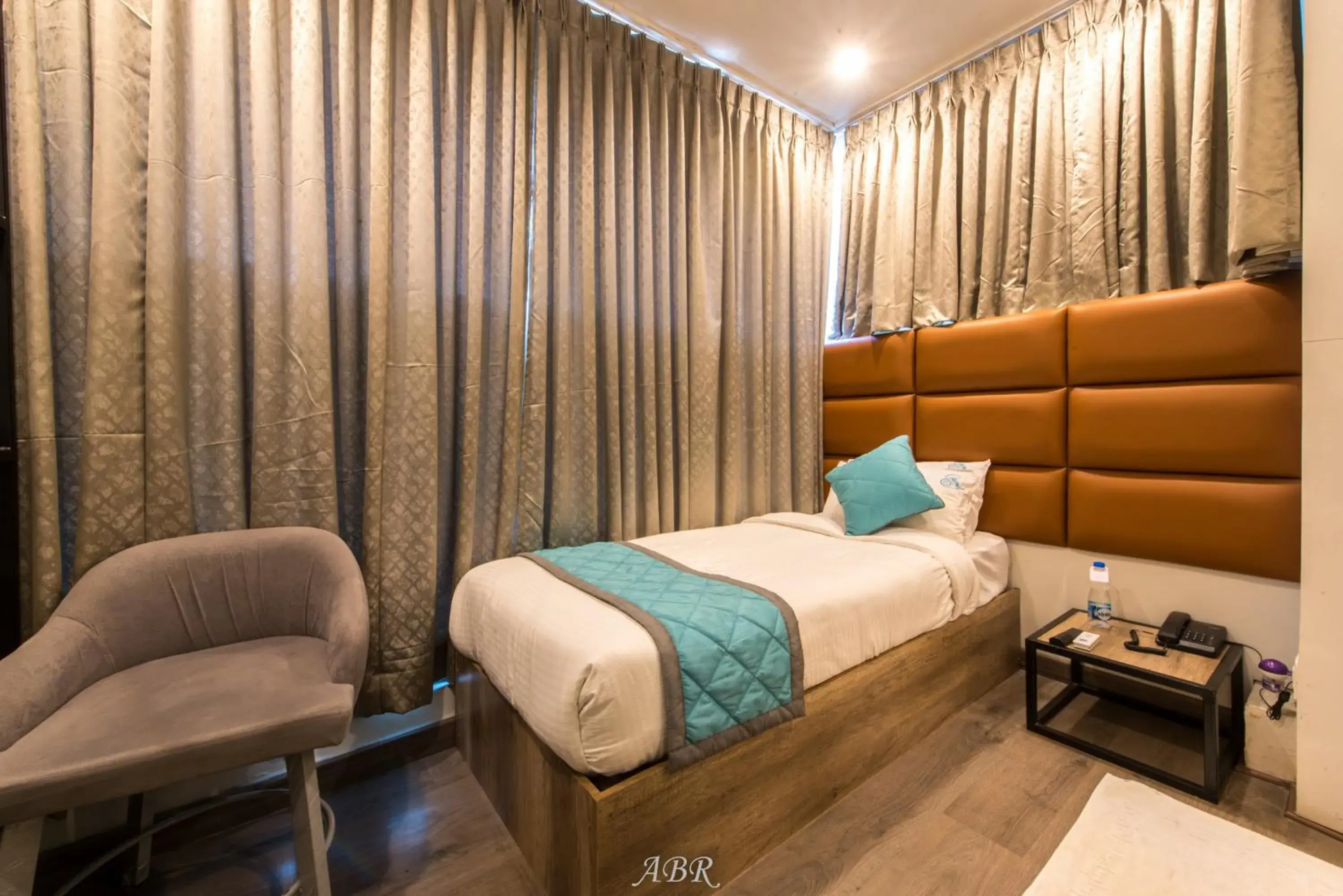 Single Room with Private Bathroom in Caramel Hotels Single Room with Private Bathroom in Caramel Hotels