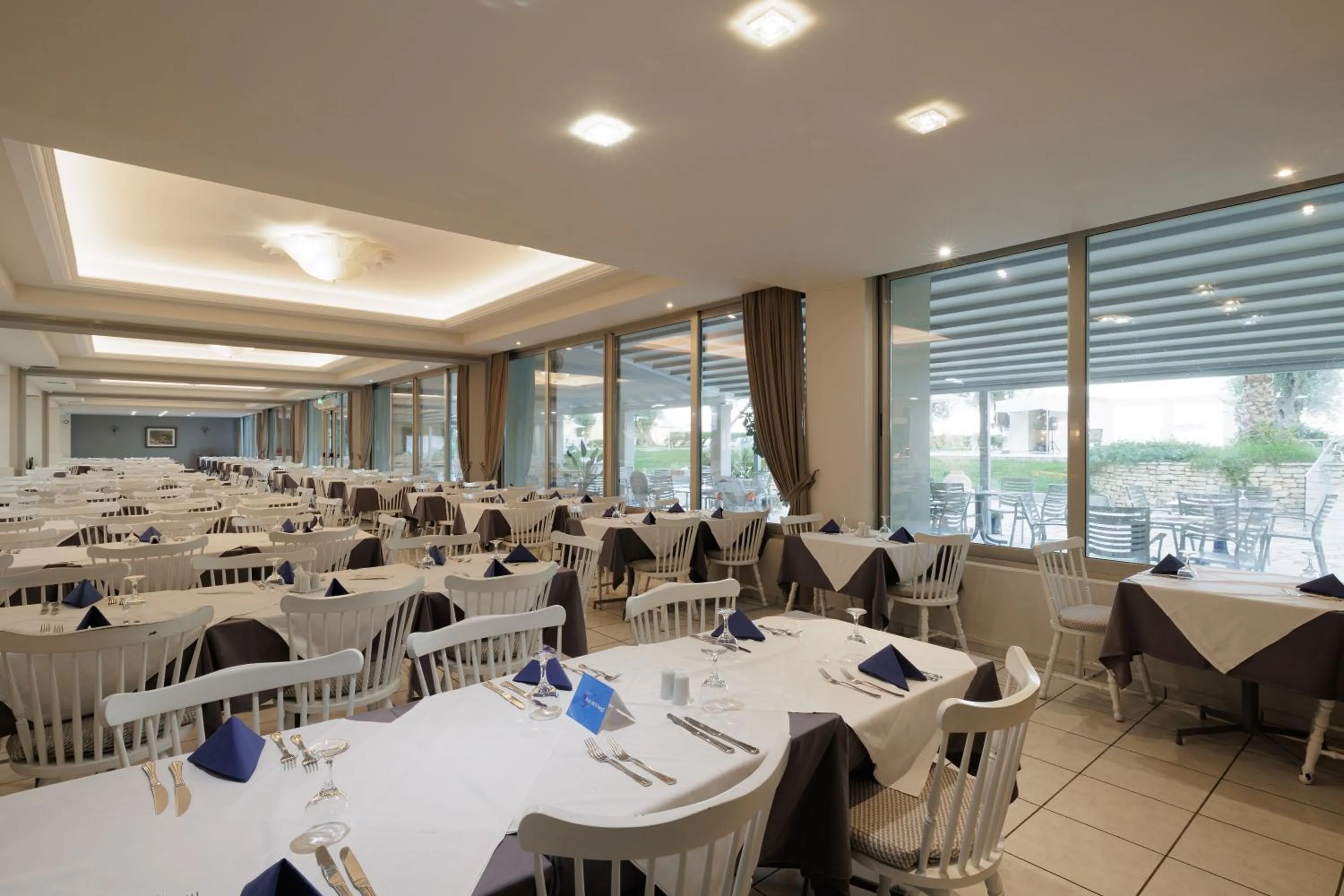 Restaurant/places to eat in Elea Beach Hotel