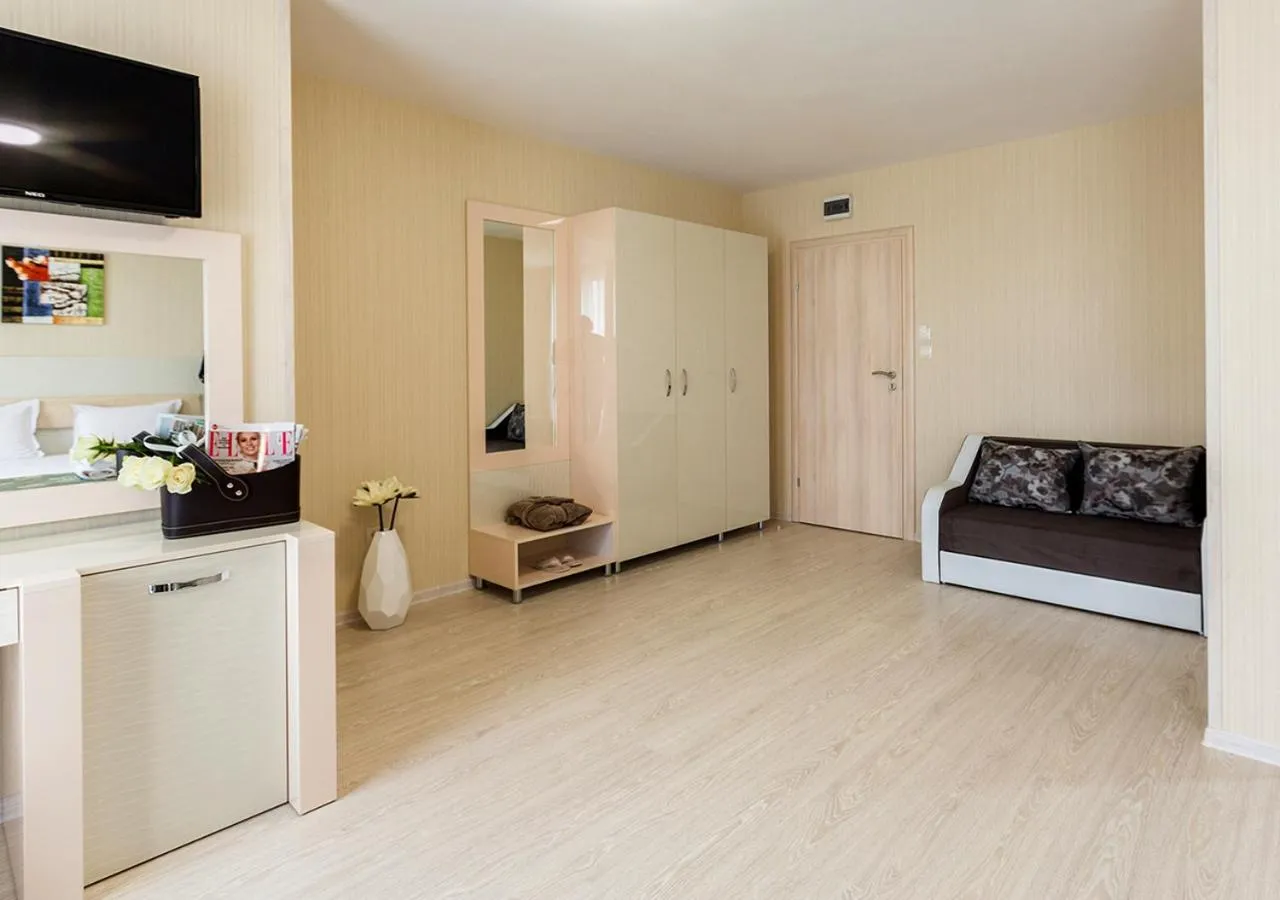 Photo of the whole room in Hotel Capri