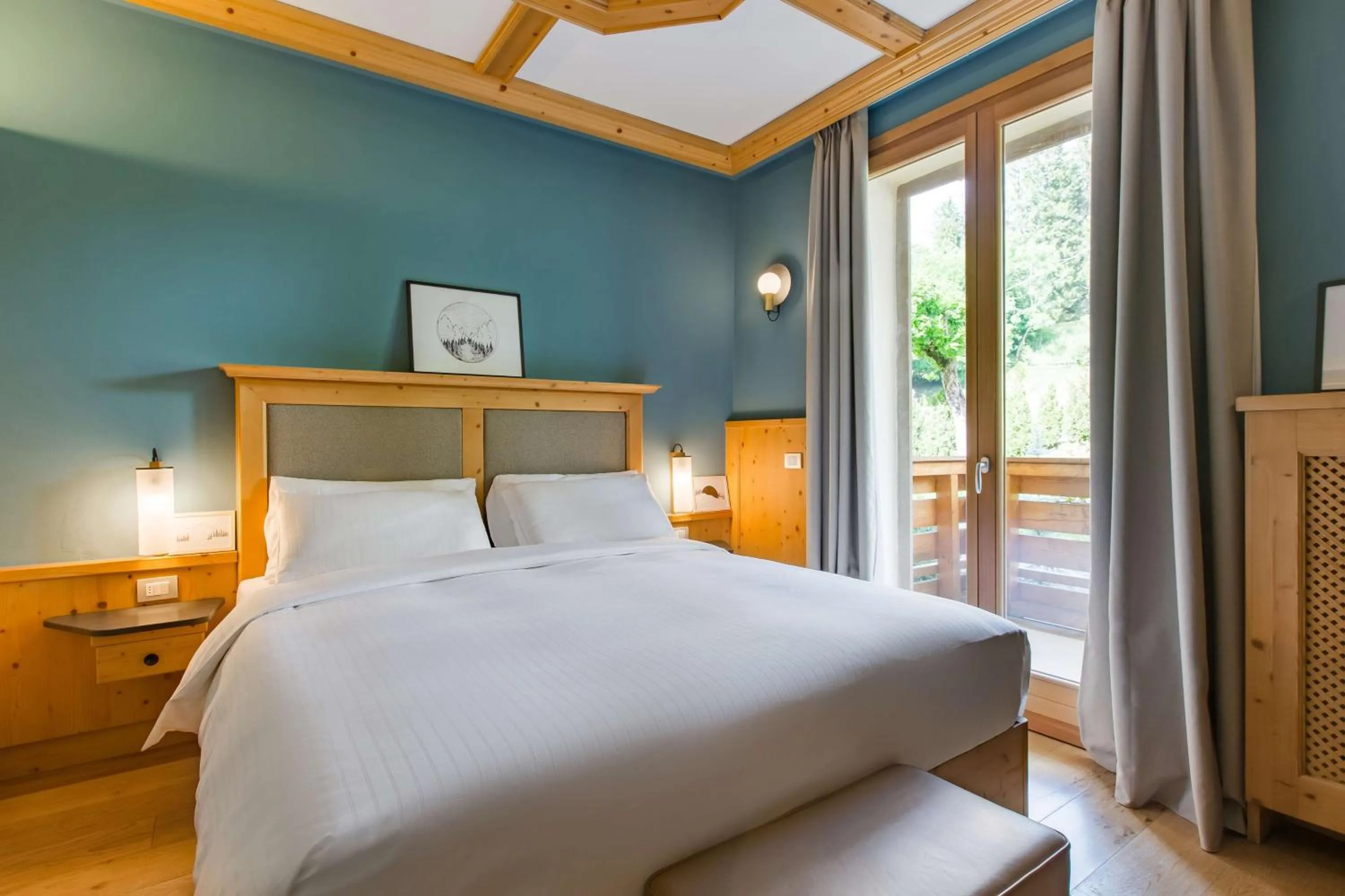 Photo of the whole room, Bed in Radisson Residences Savoia Palace Cortina d’Ampezzo