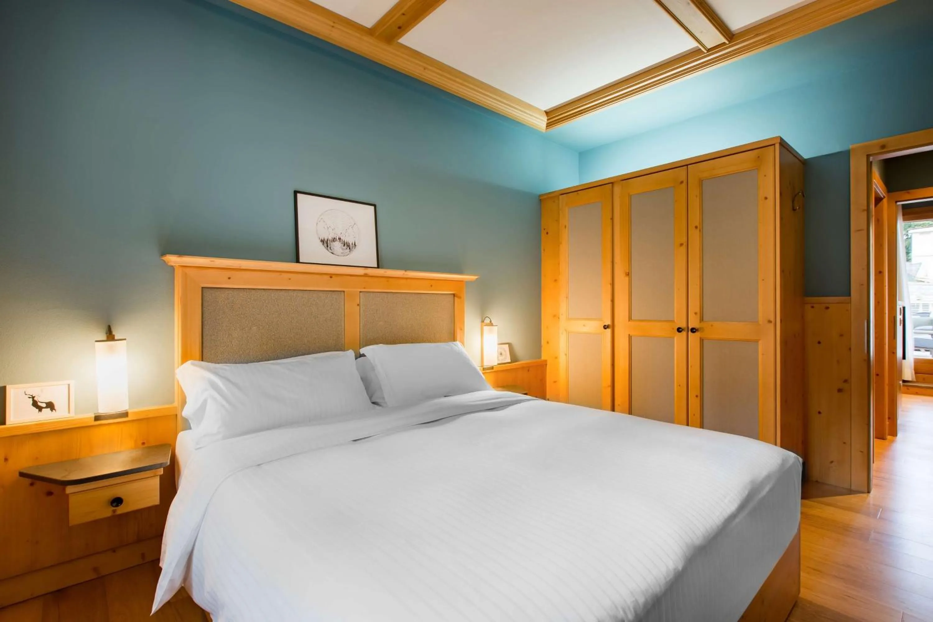 Photo of the whole room, Bed in Radisson Residences Savoia Palace Cortina d’Ampezzo