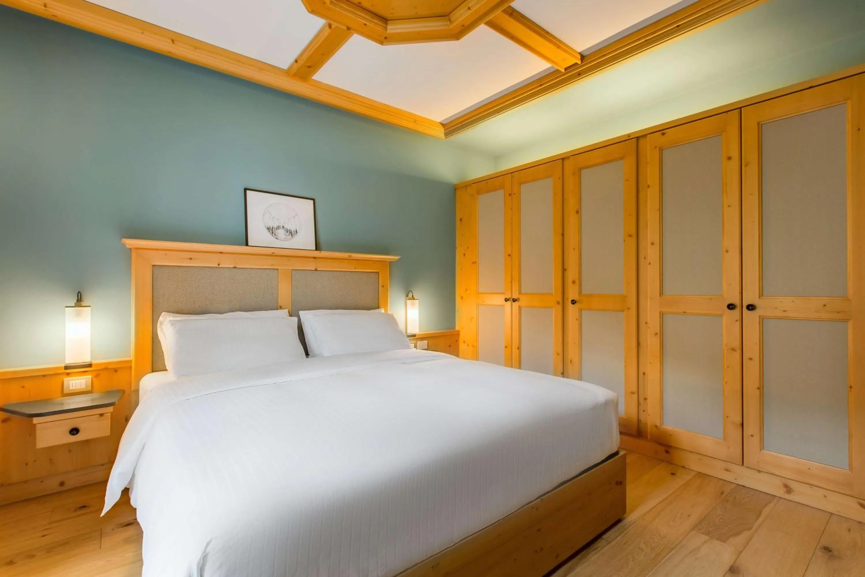 Photo of the whole room, Bed in Radisson Residences Savoia Palace Cortina d’Ampezzo