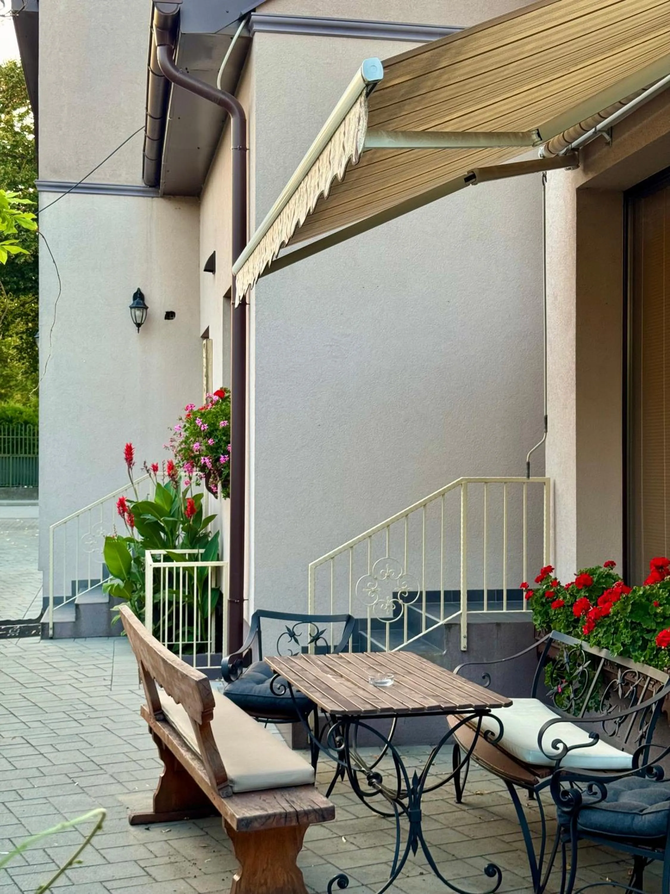 Fészek Fogadó - Pension Nest