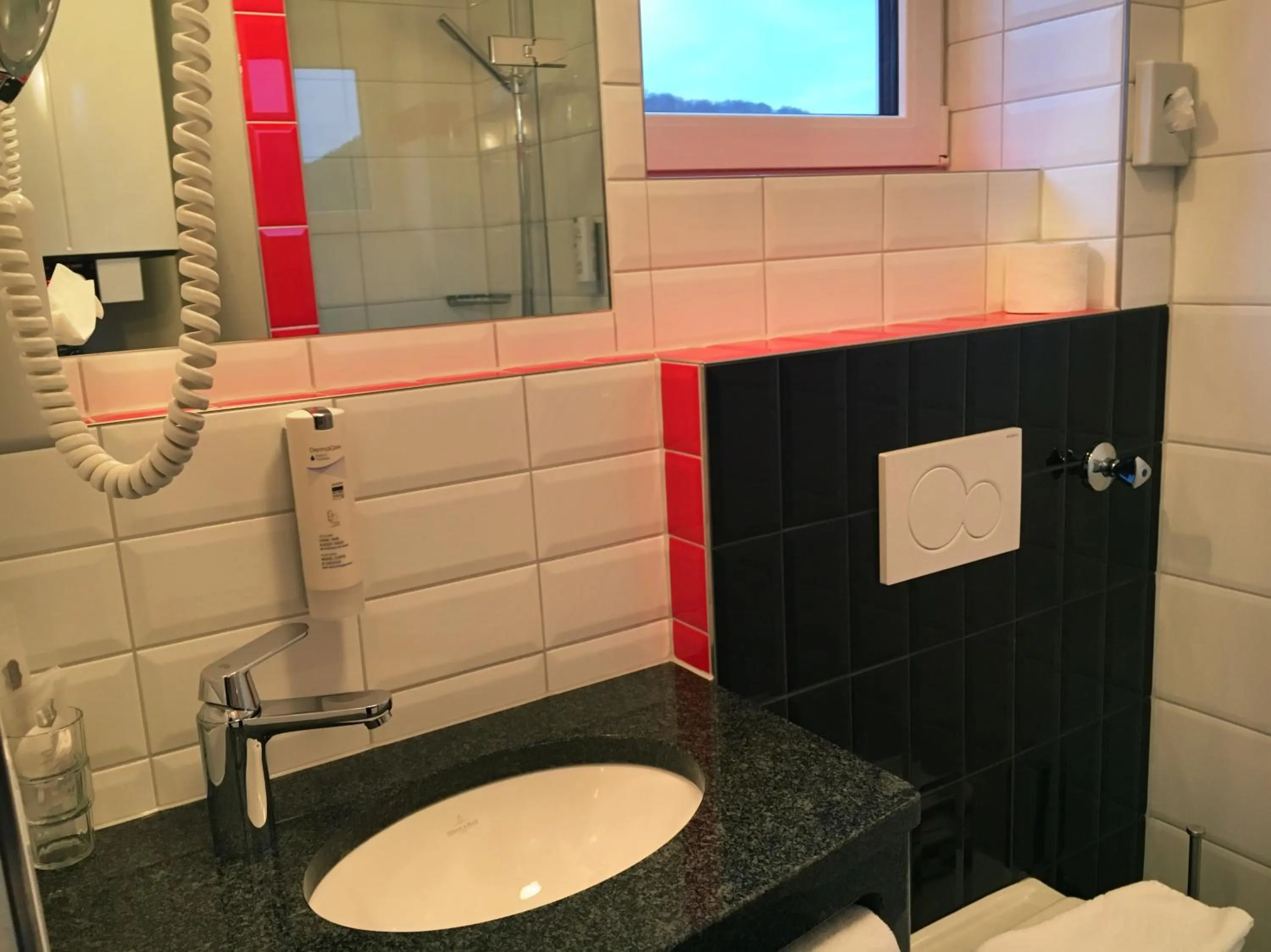 Bathroom in UNO Hotel Chapeau Noir - Free Parking