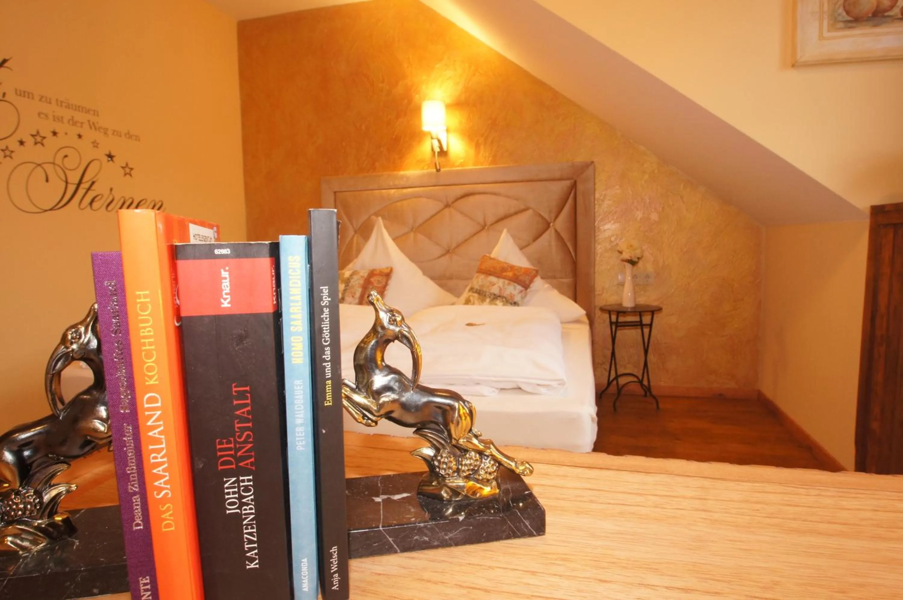 Photo of the whole room, Bed in UNO Hotel Chapeau Noir - Free Parking