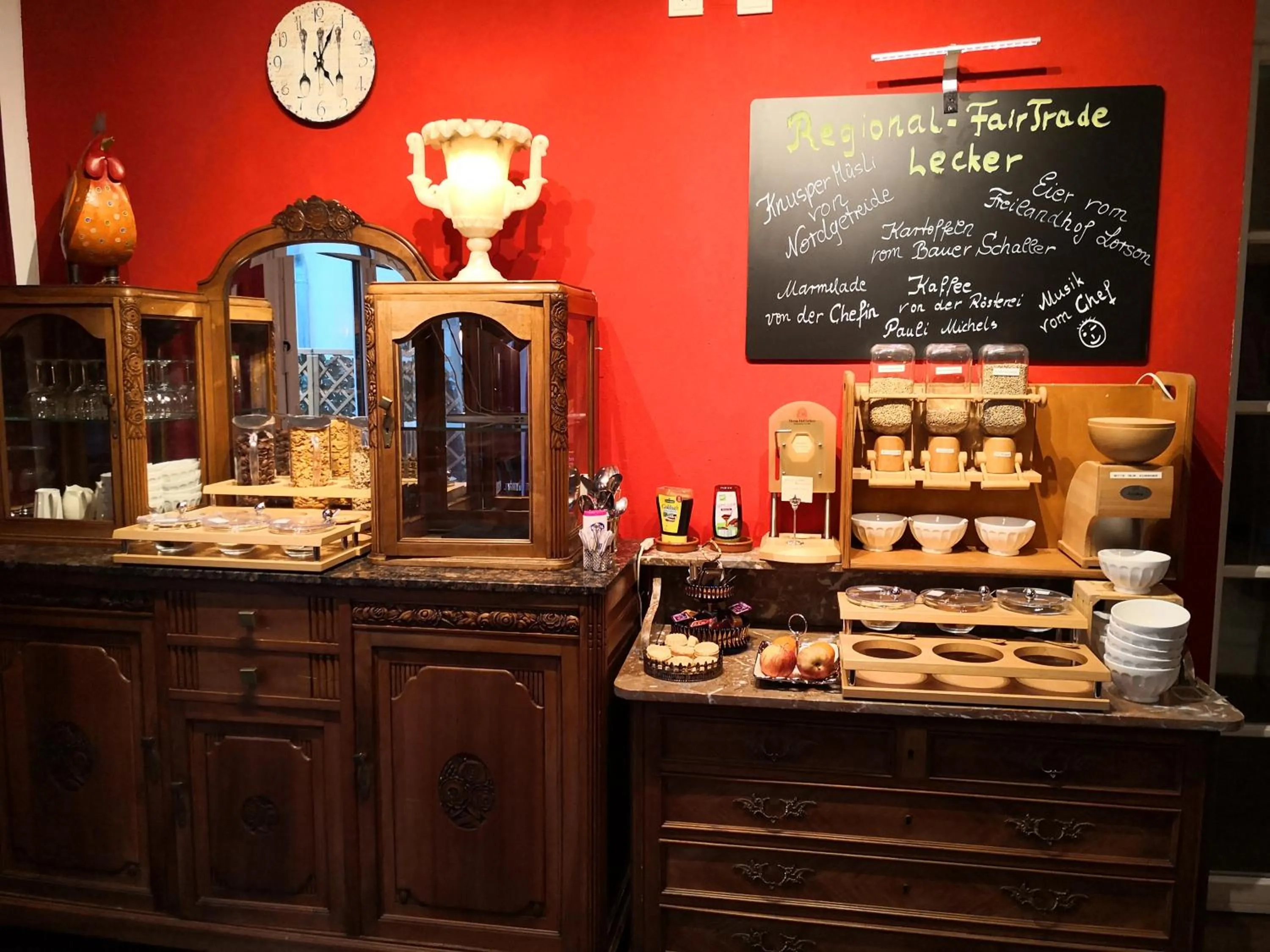 Restaurant/places to eat in UNO Hotel Chapeau Noir - Free Parking