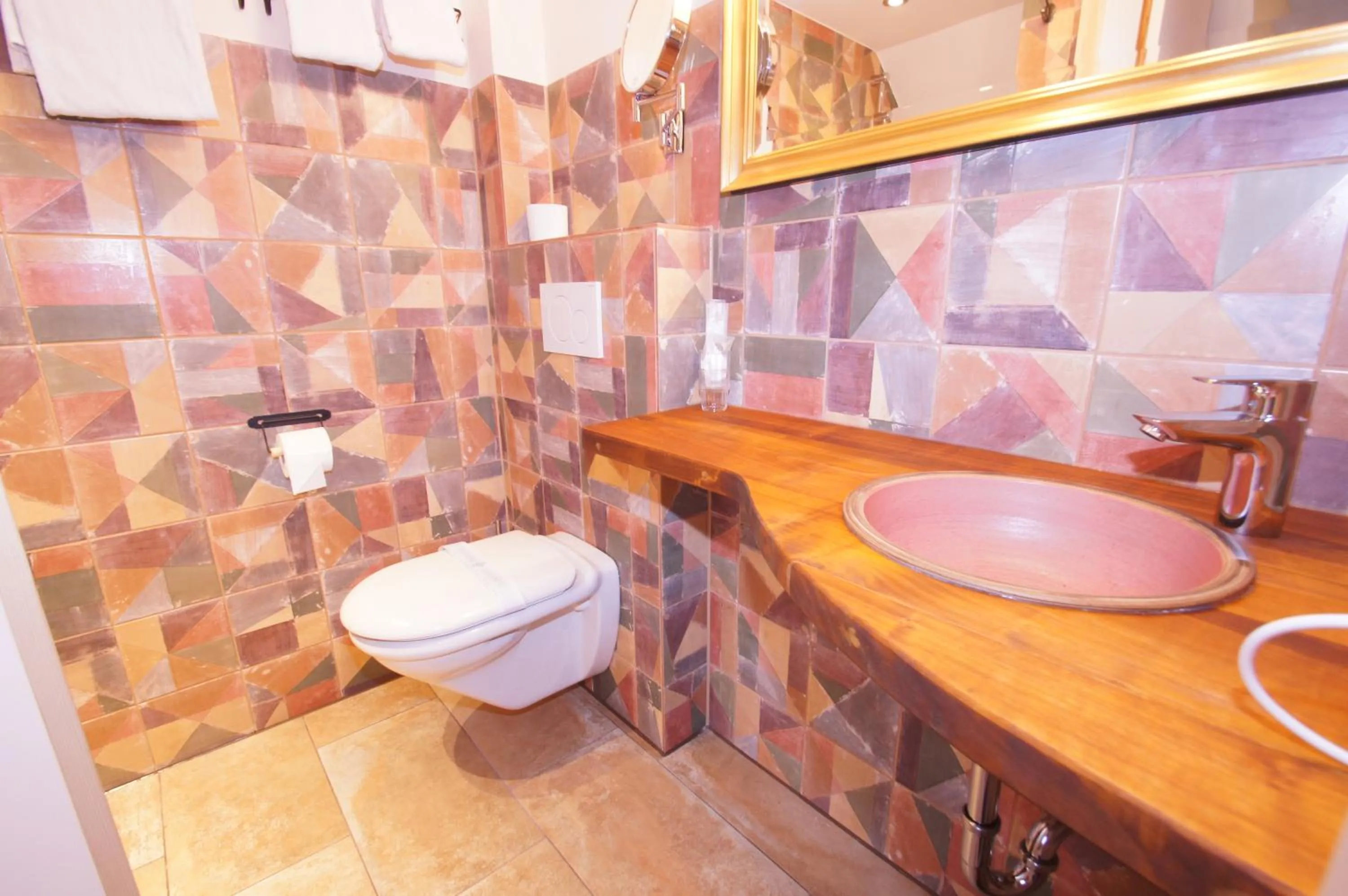 Bathroom in UNO Hotel Chapeau Noir - Free Parking