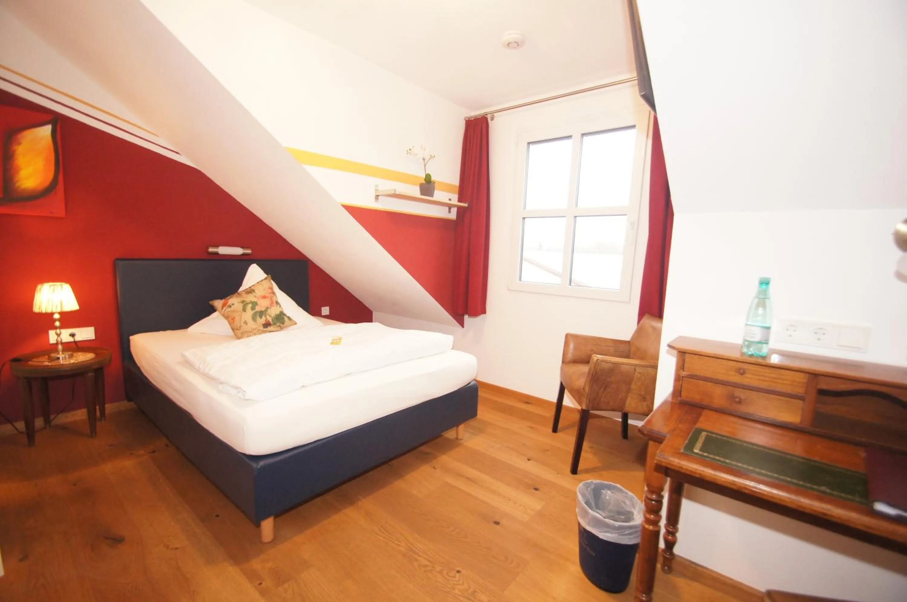 Photo of the whole room, Bed in UNO Hotel Chapeau Noir - Free Parking