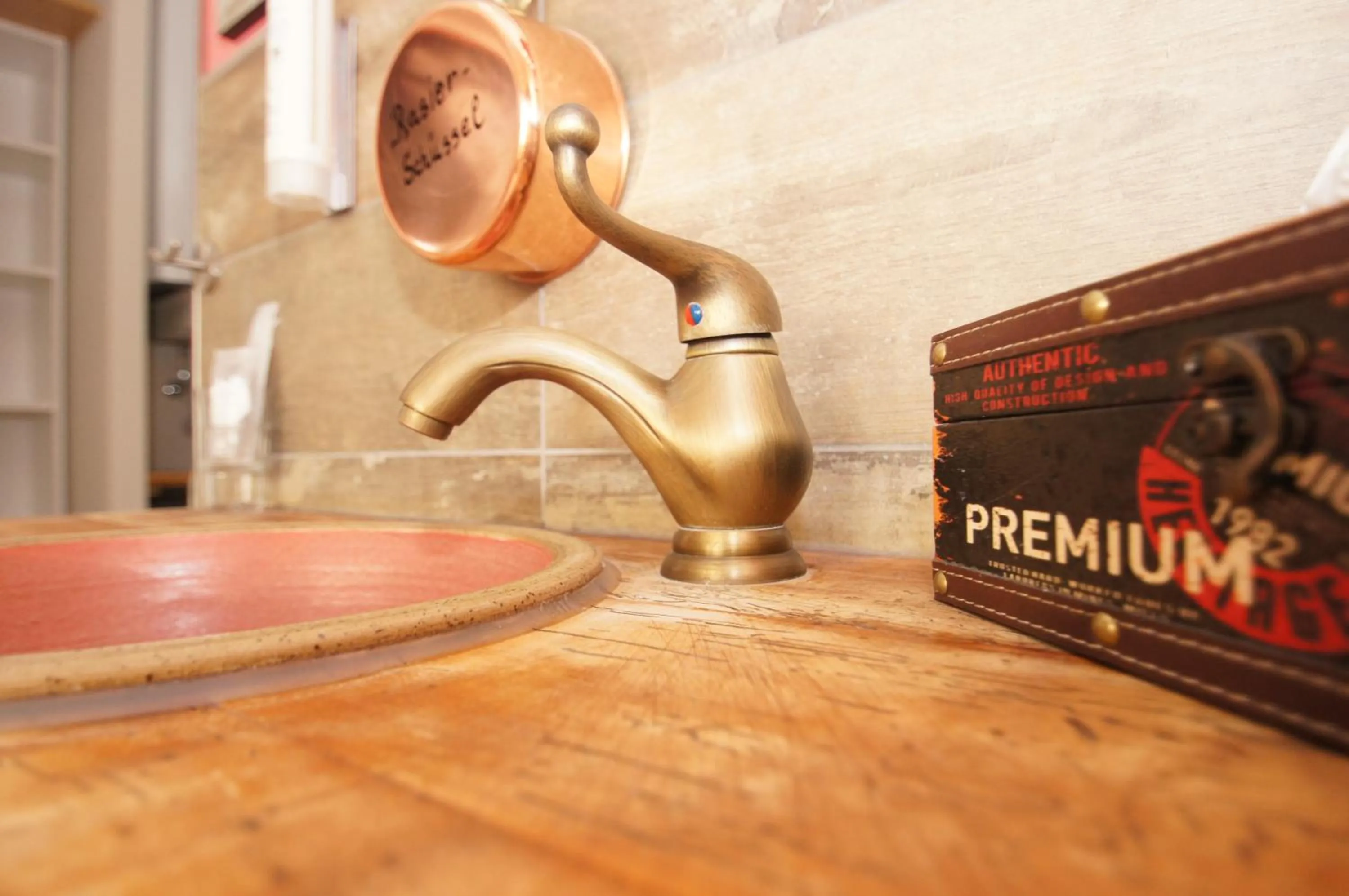 Bathroom in UNO Hotel Chapeau Noir - Free Parking