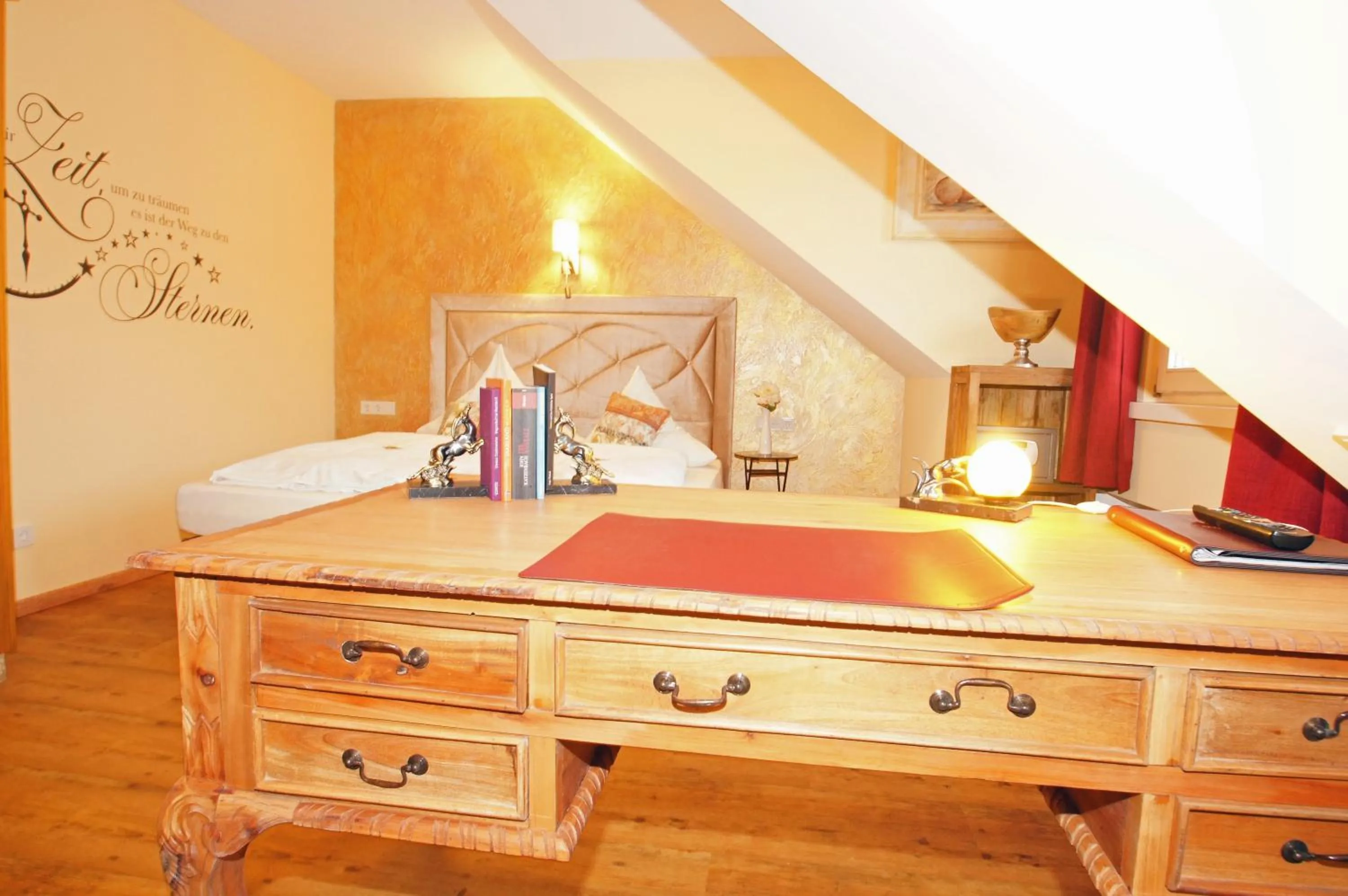 Photo of the whole room, Bed in UNO Hotel Chapeau Noir - Free Parking