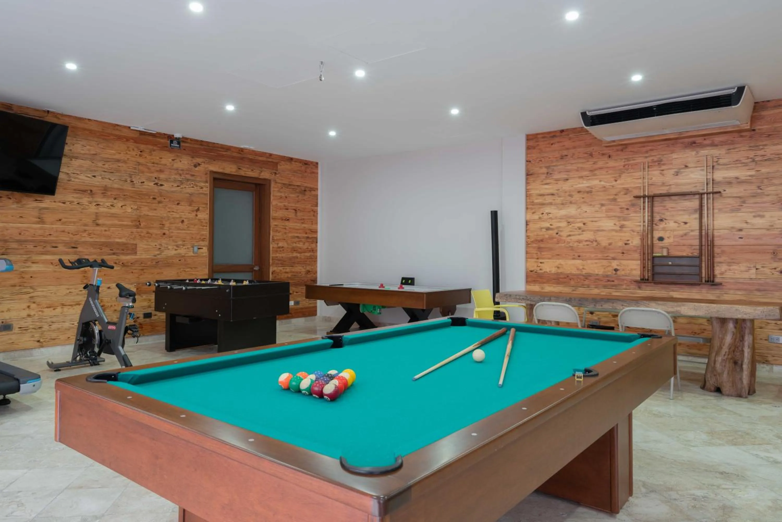 Billiard in Biwa Tulum
