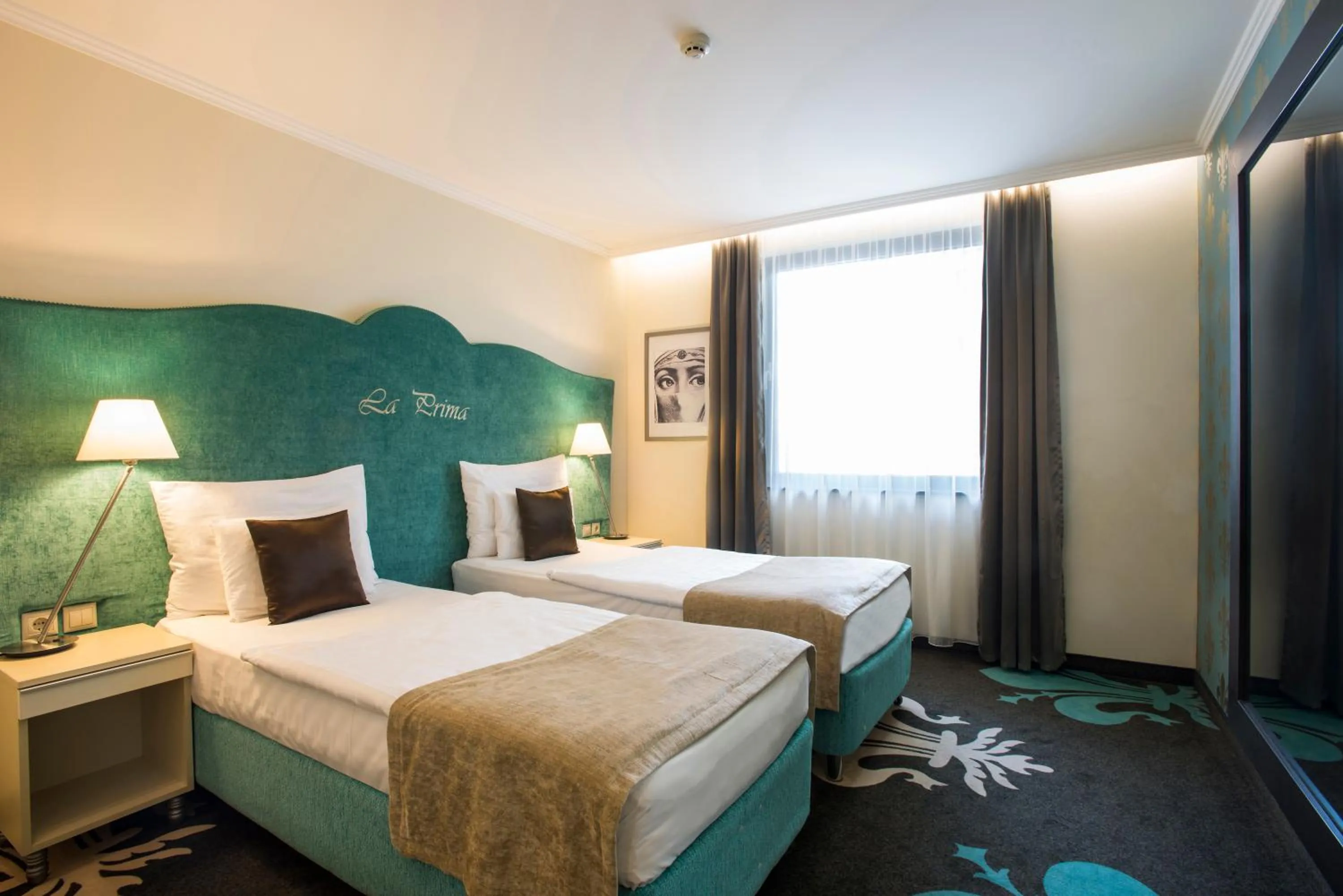 Coffee/tea facilities, Bed in La Prima Fashion Hotel Budapest