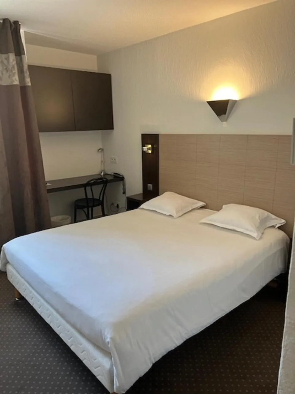 Bedroom, Bed in Adonis Arc Hotel Aix