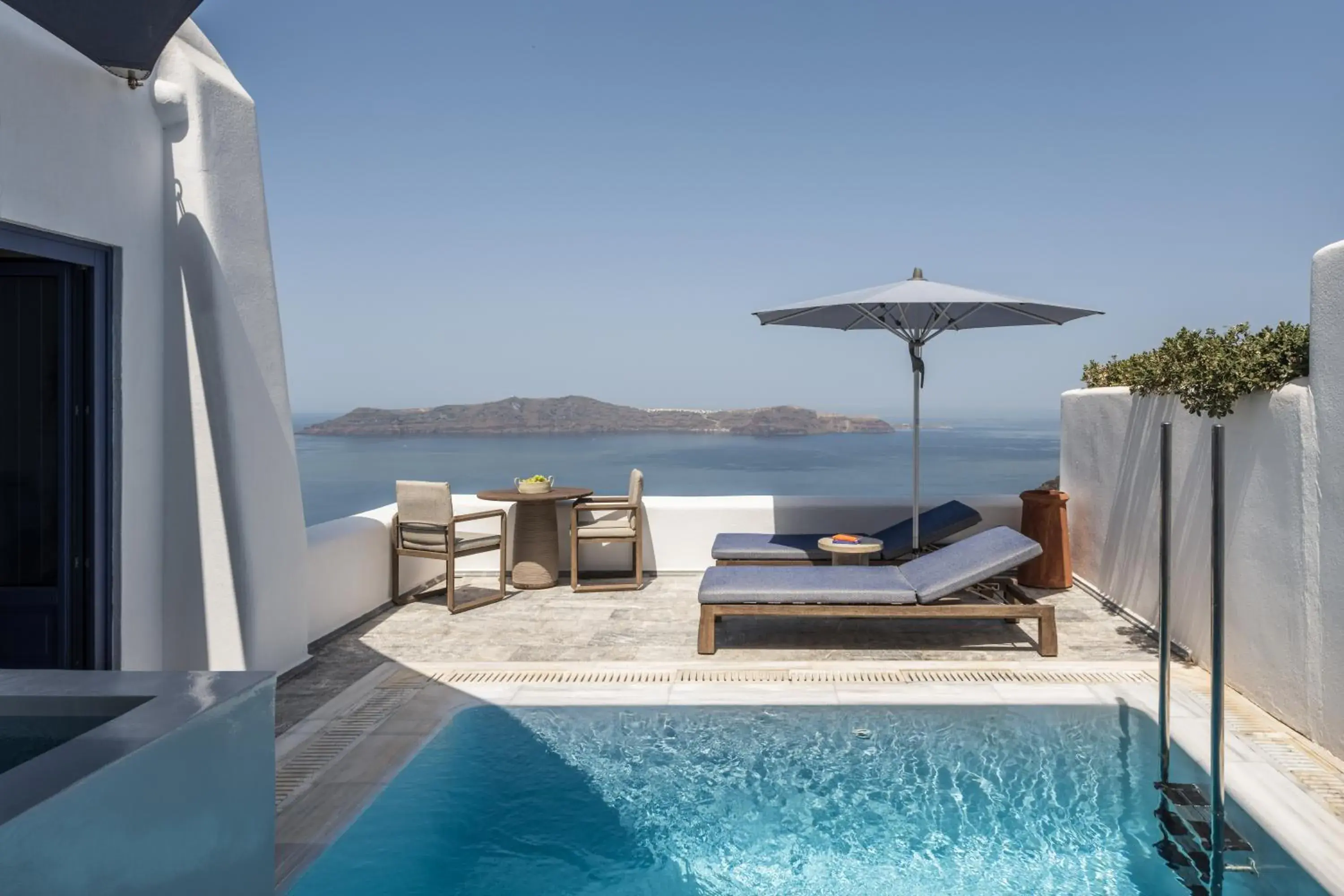 Honeymoon Suite with Outdoor Plunge Pool in Homeric Poems Honeymoon Suite with Outdoor Plunge Pool in Homeric Poems