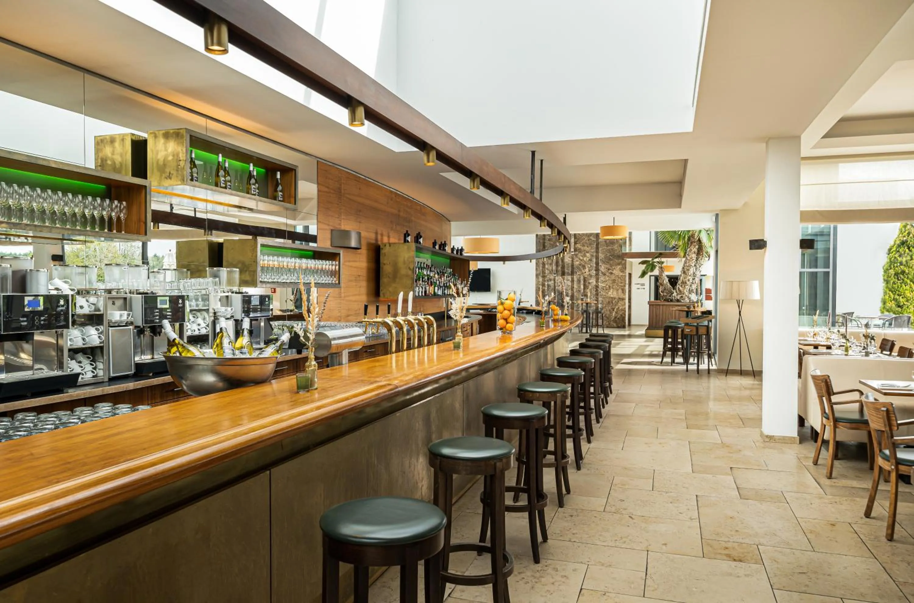 Lounge or bar in Angel's - das hotel am golfpark