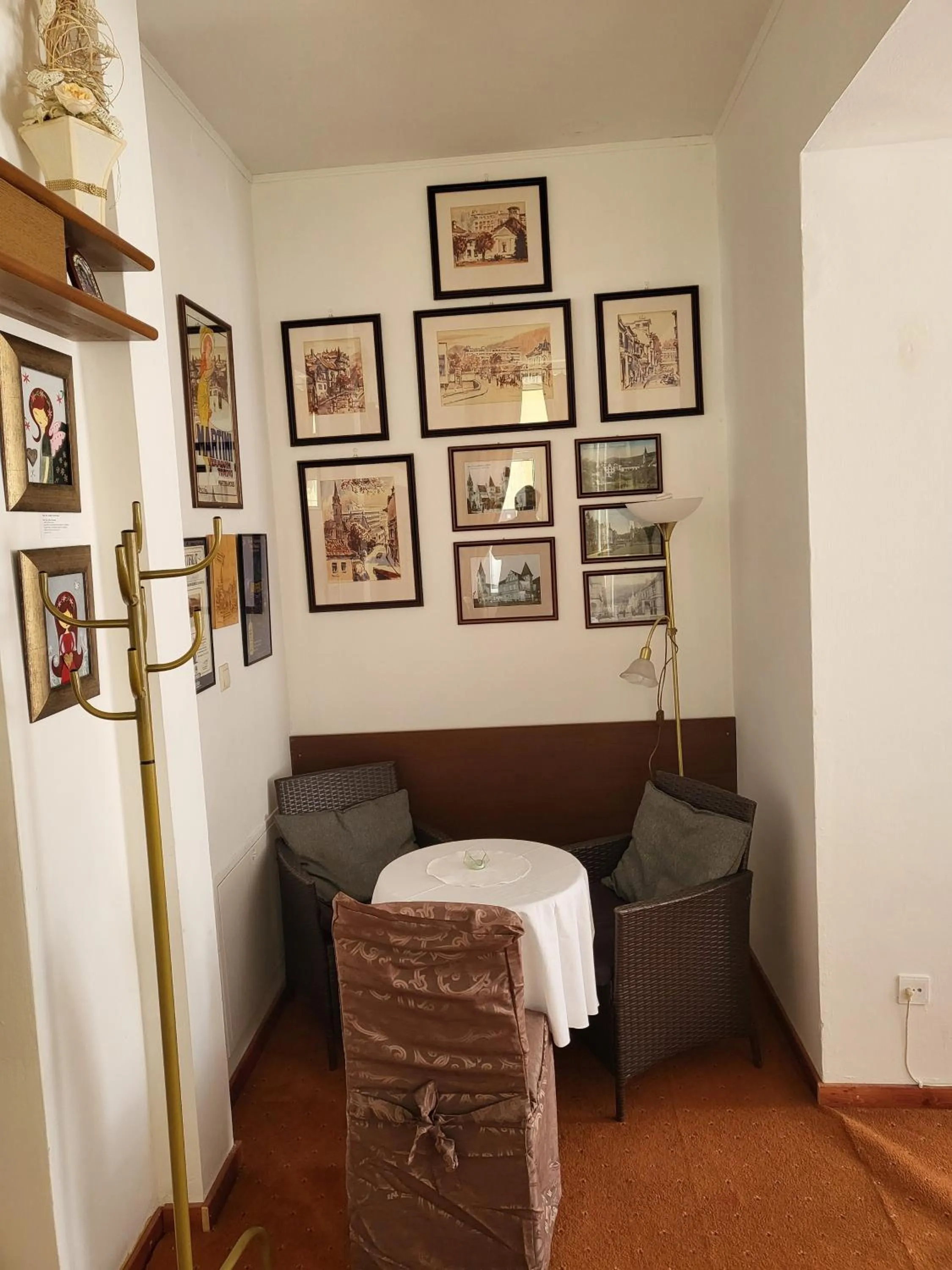 Restaurant/places to eat in Hotel Margit