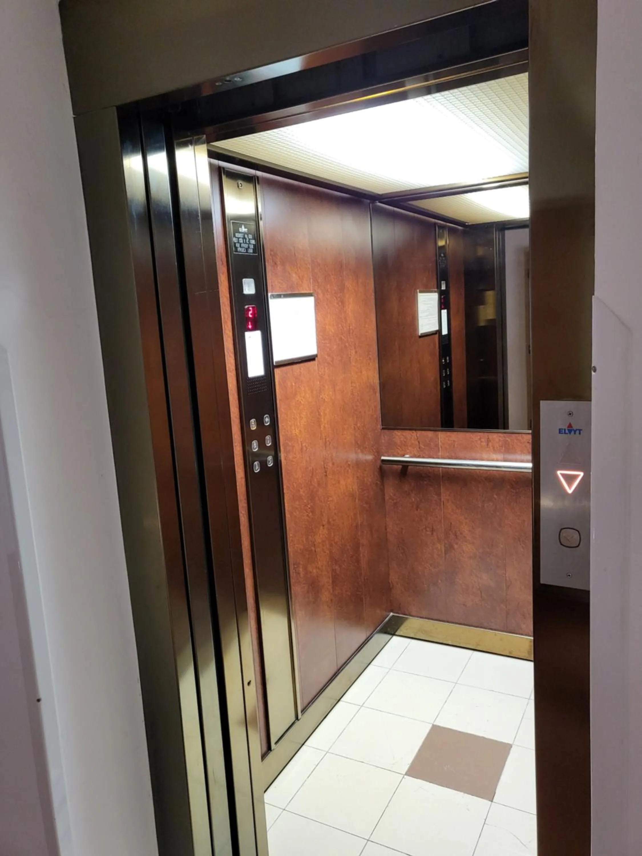 elevator in Hotel Margit