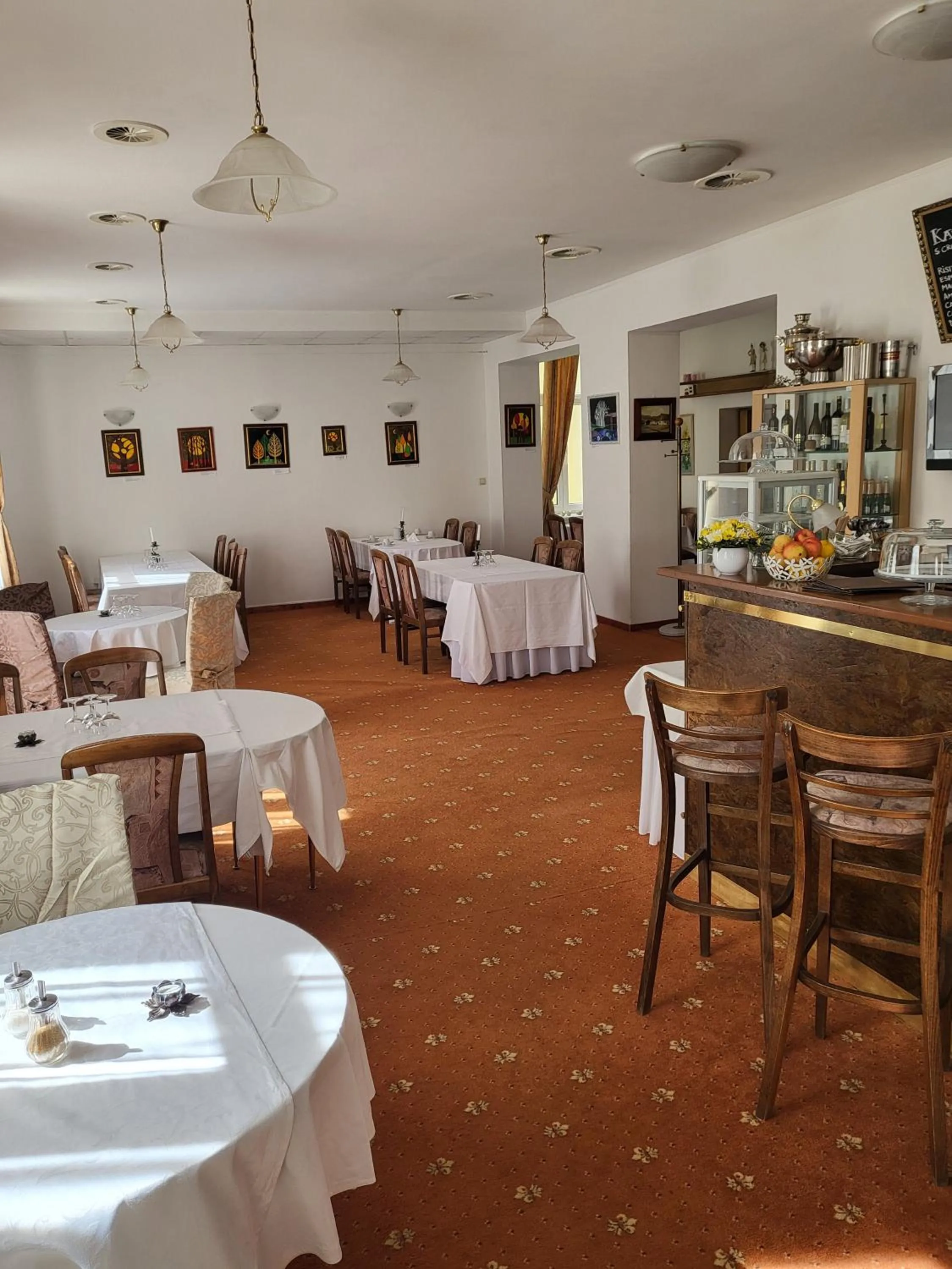 Restaurant/places to eat in Hotel Margit