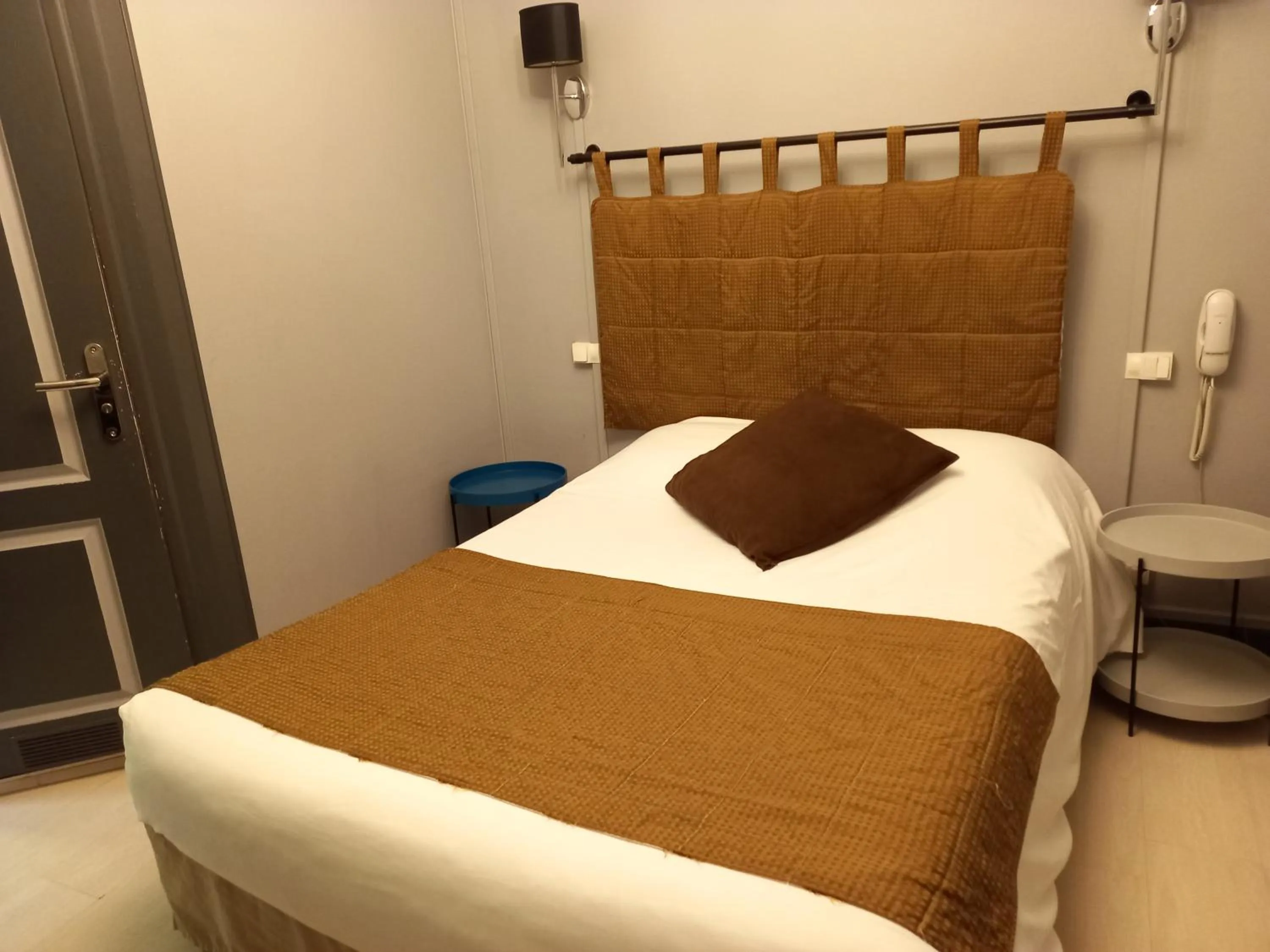 Bedroom, Bed in Brit Hotel Comtes De Champagne - Troyes Centre Historique