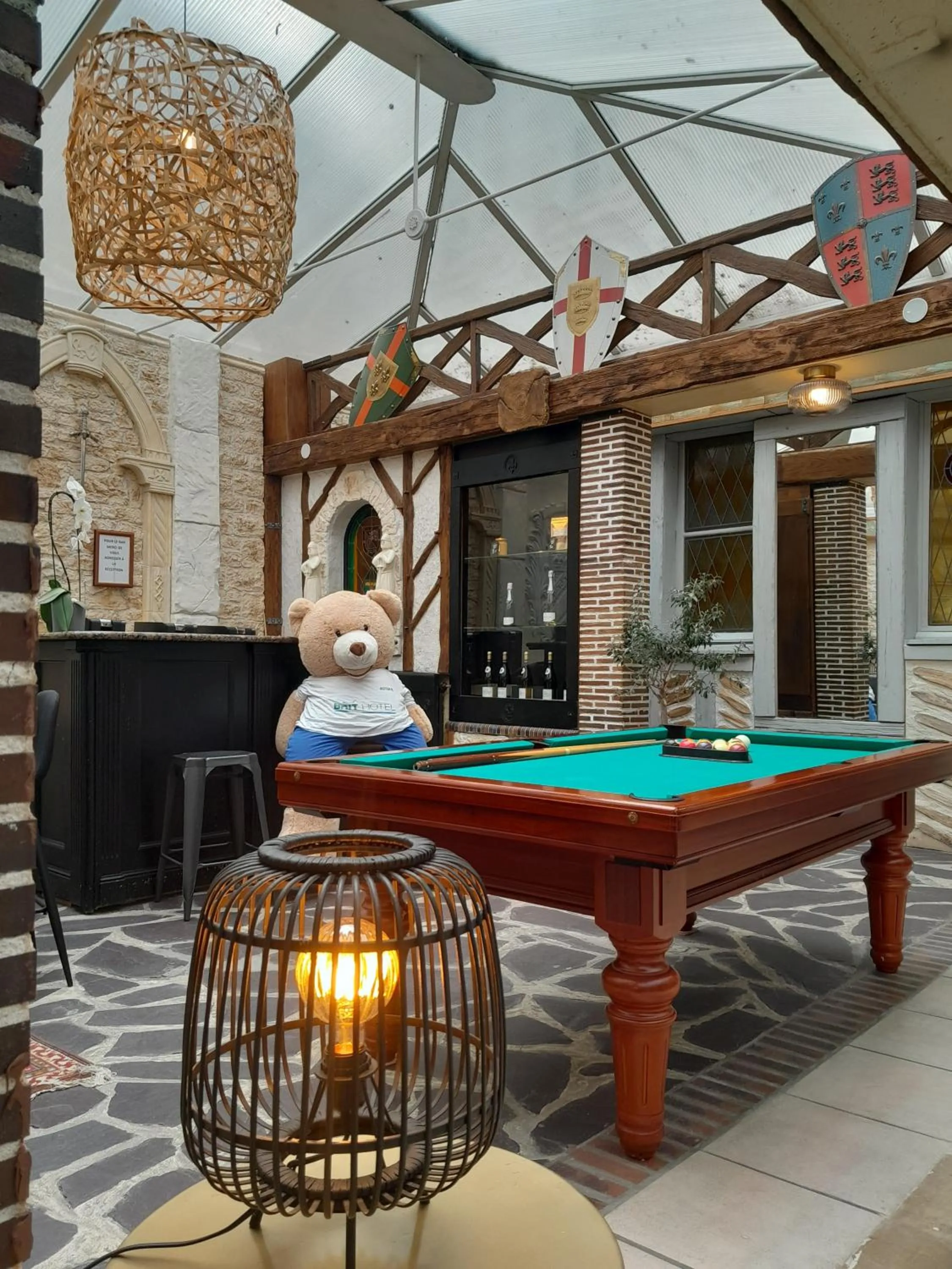 Lounge or bar in Brit Hotel Comtes De Champagne - Troyes Centre Historique