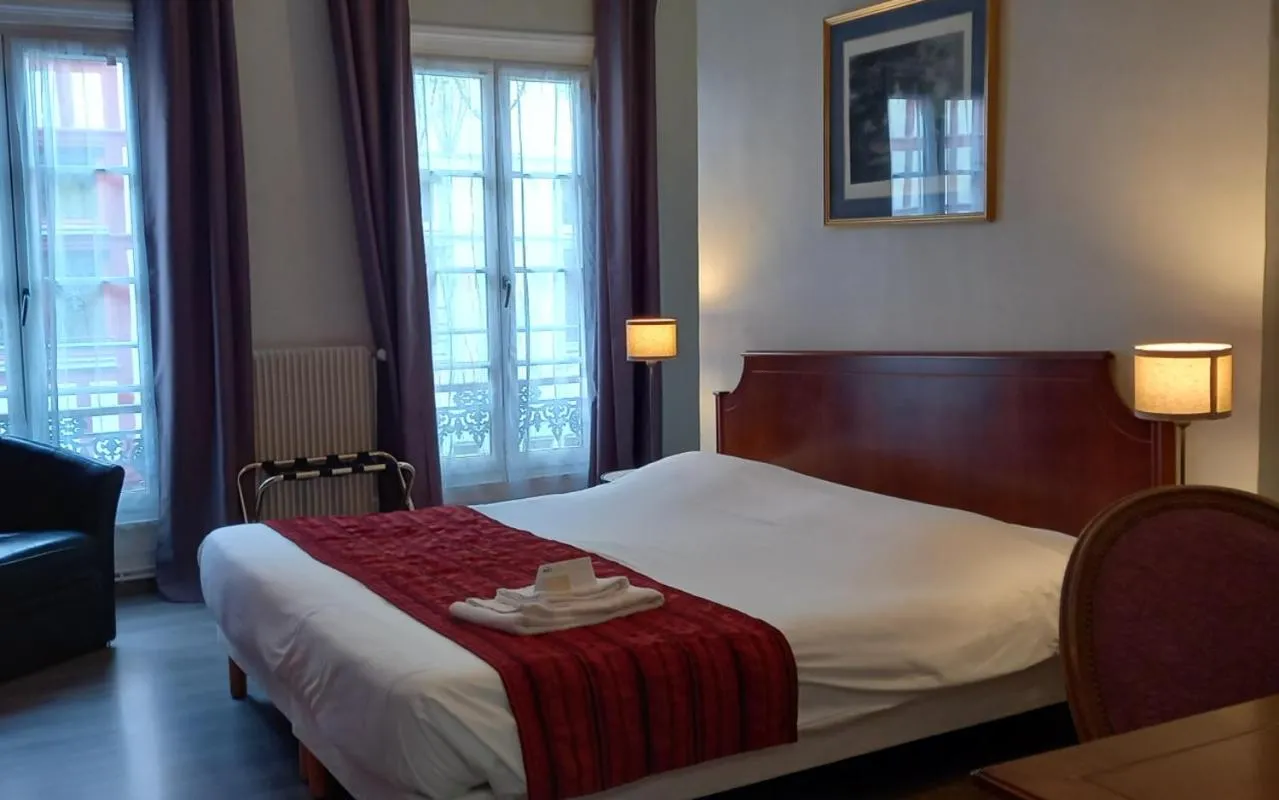 Bedroom, Bed in Brit Hotel Comtes De Champagne - Troyes Centre Historique