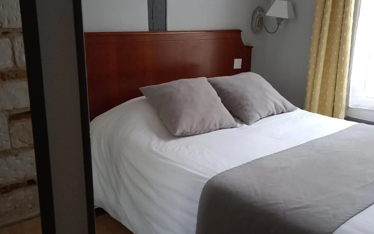 Bedroom, Bed in Brit Hotel Comtes De Champagne - Troyes Centre Historique