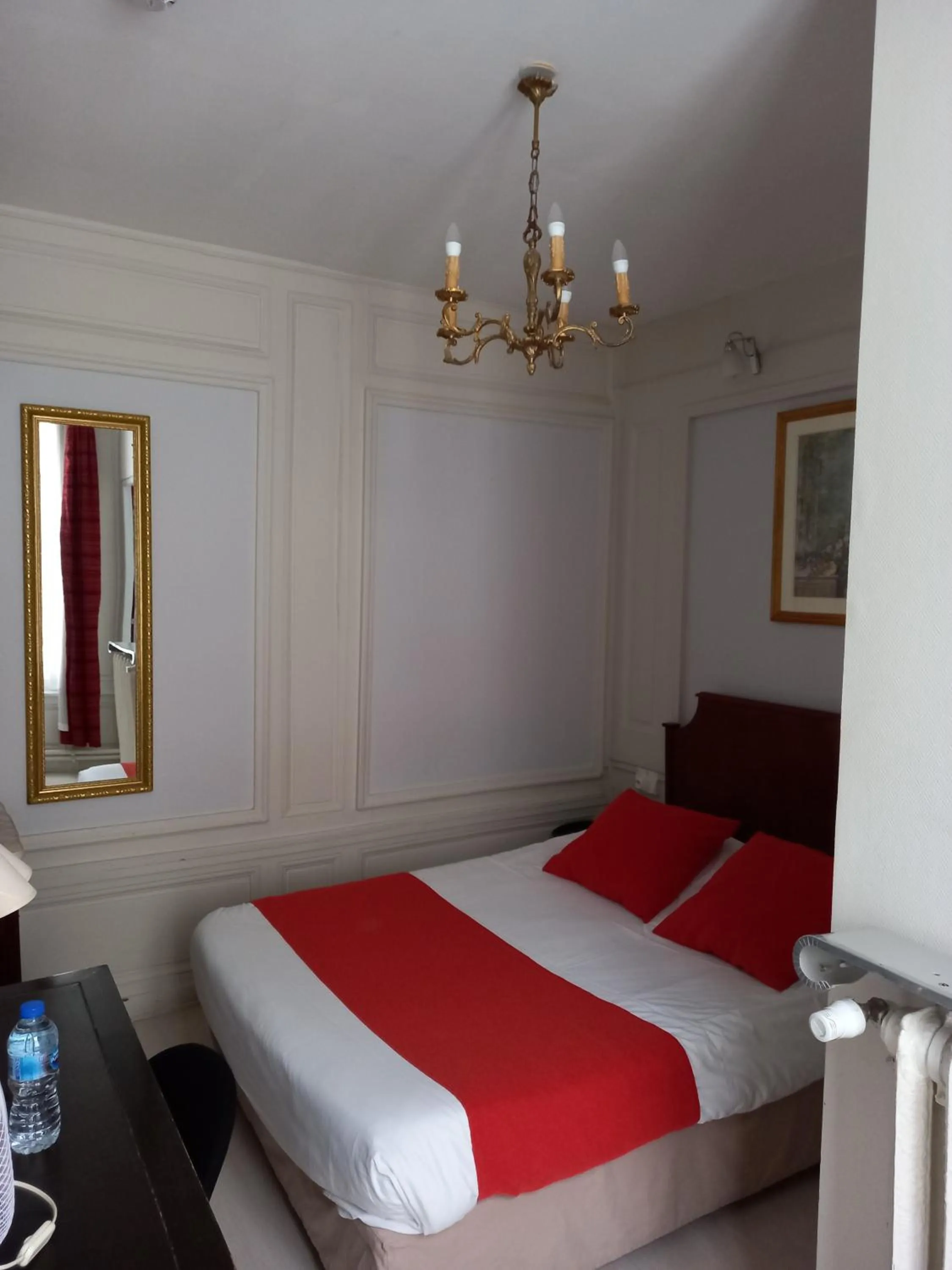 Bedroom, Bed in Brit Hotel Comtes De Champagne - Troyes Centre Historique