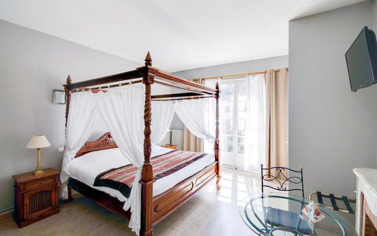 Bedroom, Bed in Brit Hotel Comtes De Champagne - Troyes Centre Historique