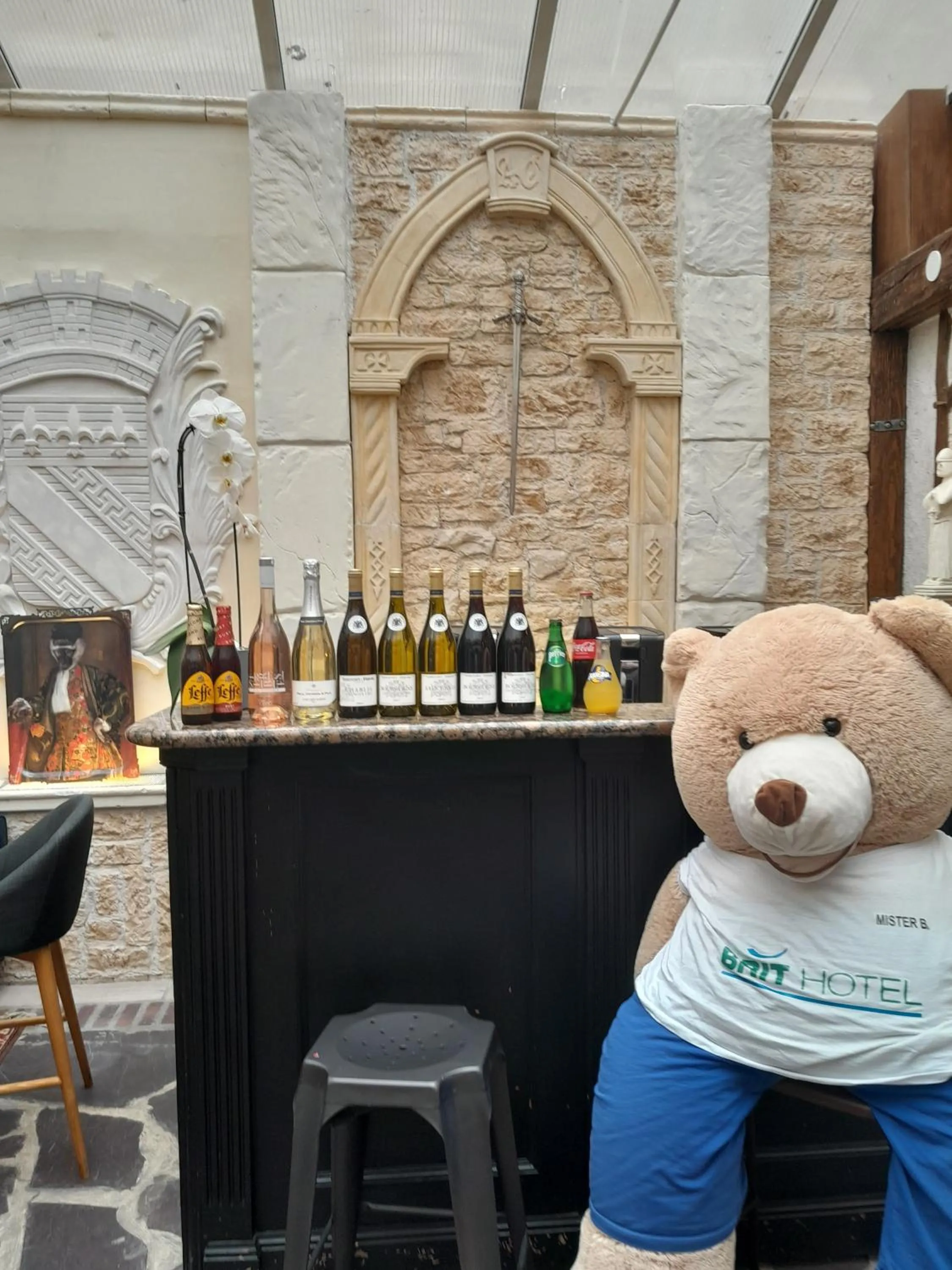 Lounge or bar in Brit Hotel Comtes De Champagne - Troyes Centre Historique