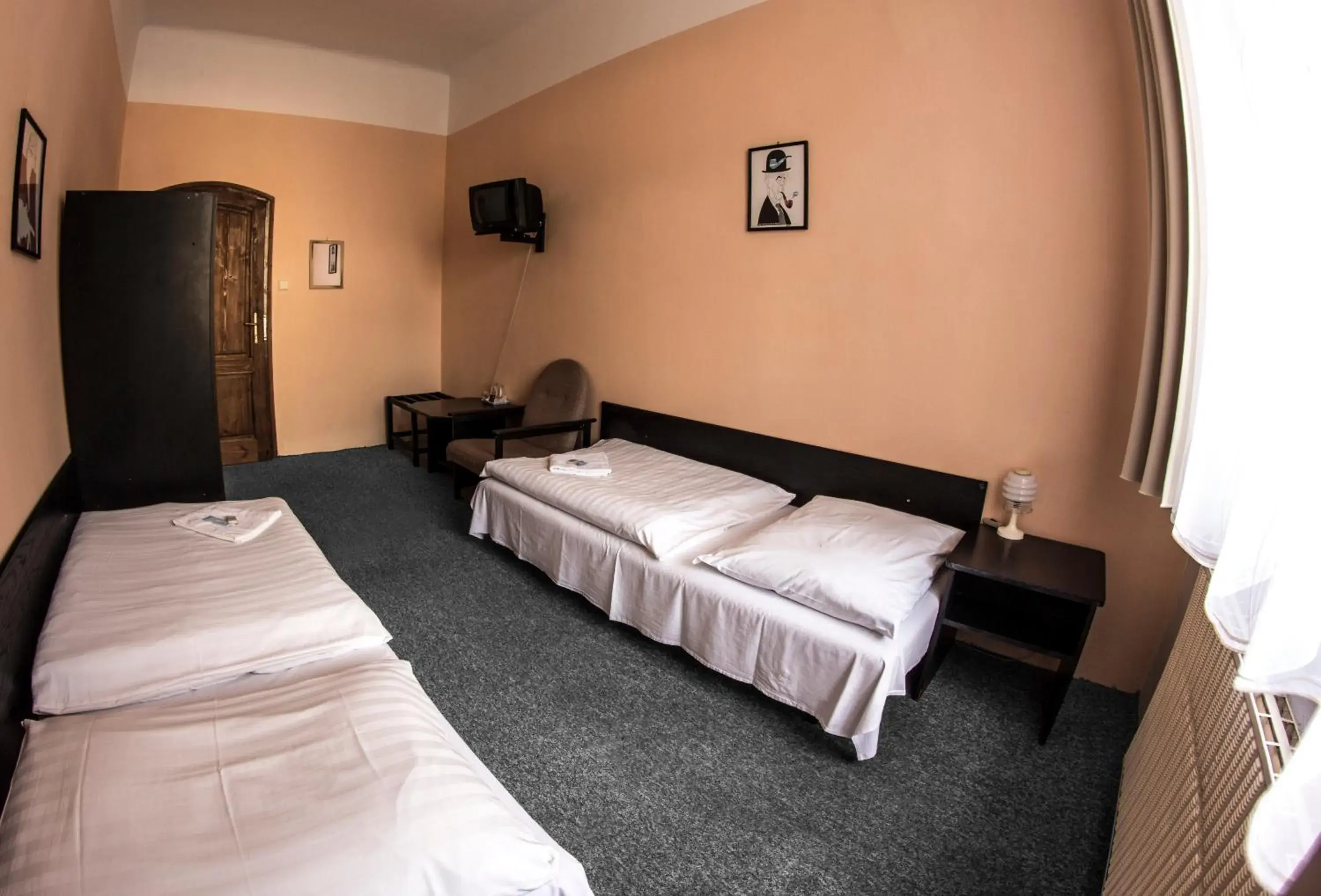 Economy Twin Room in Hotel Pyramida Economy Twin Room in Hotel Pyramida