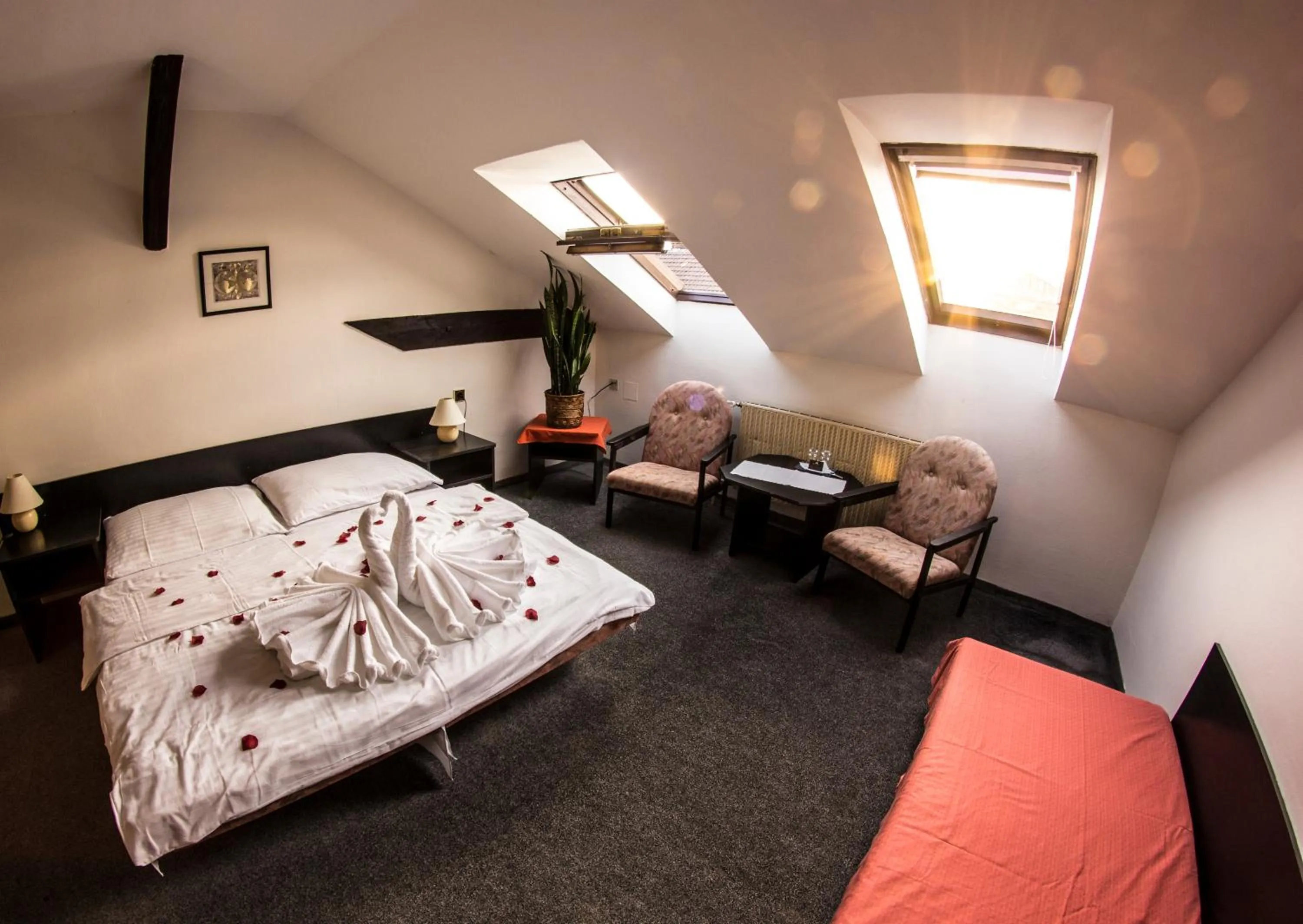 Standard Triple Room in Hotel Pyramida