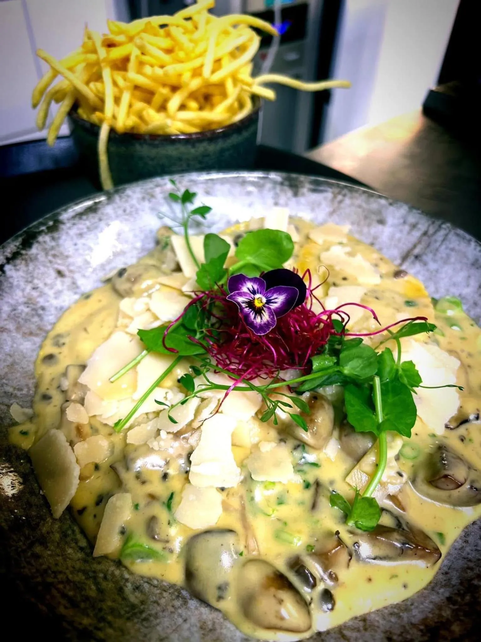 Restaurant/places to eat in Hotel De Boskar Peer