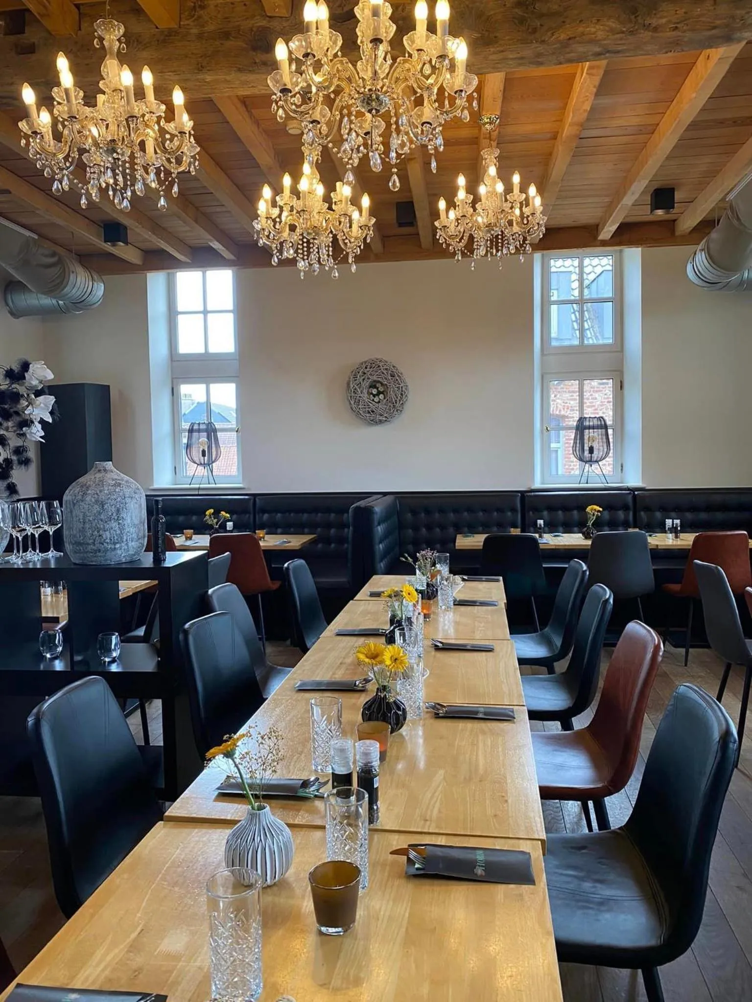 Restaurant/places to eat in Hotel De Boskar Peer