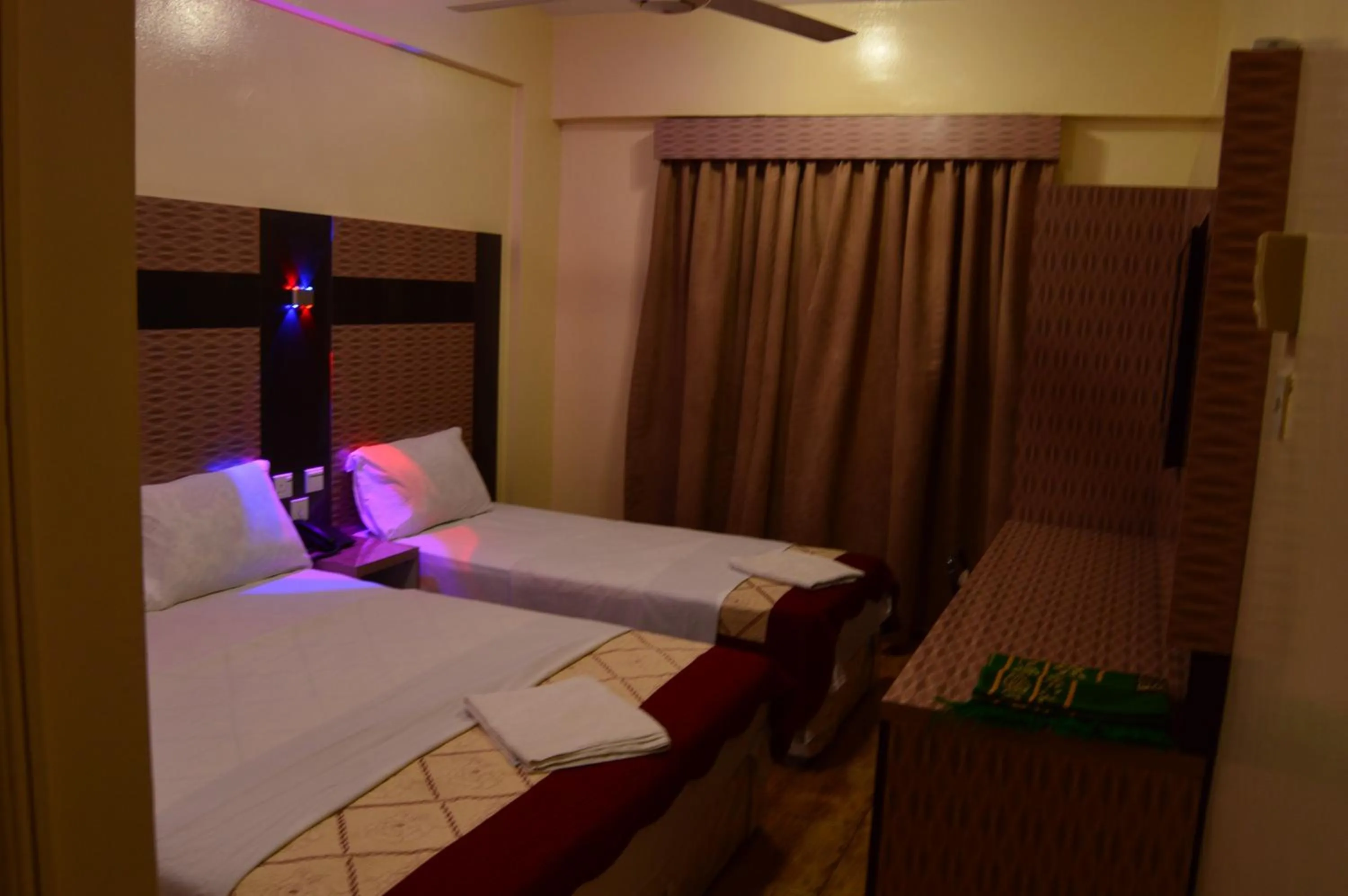 Bedroom, Bed in Tehran Hotel