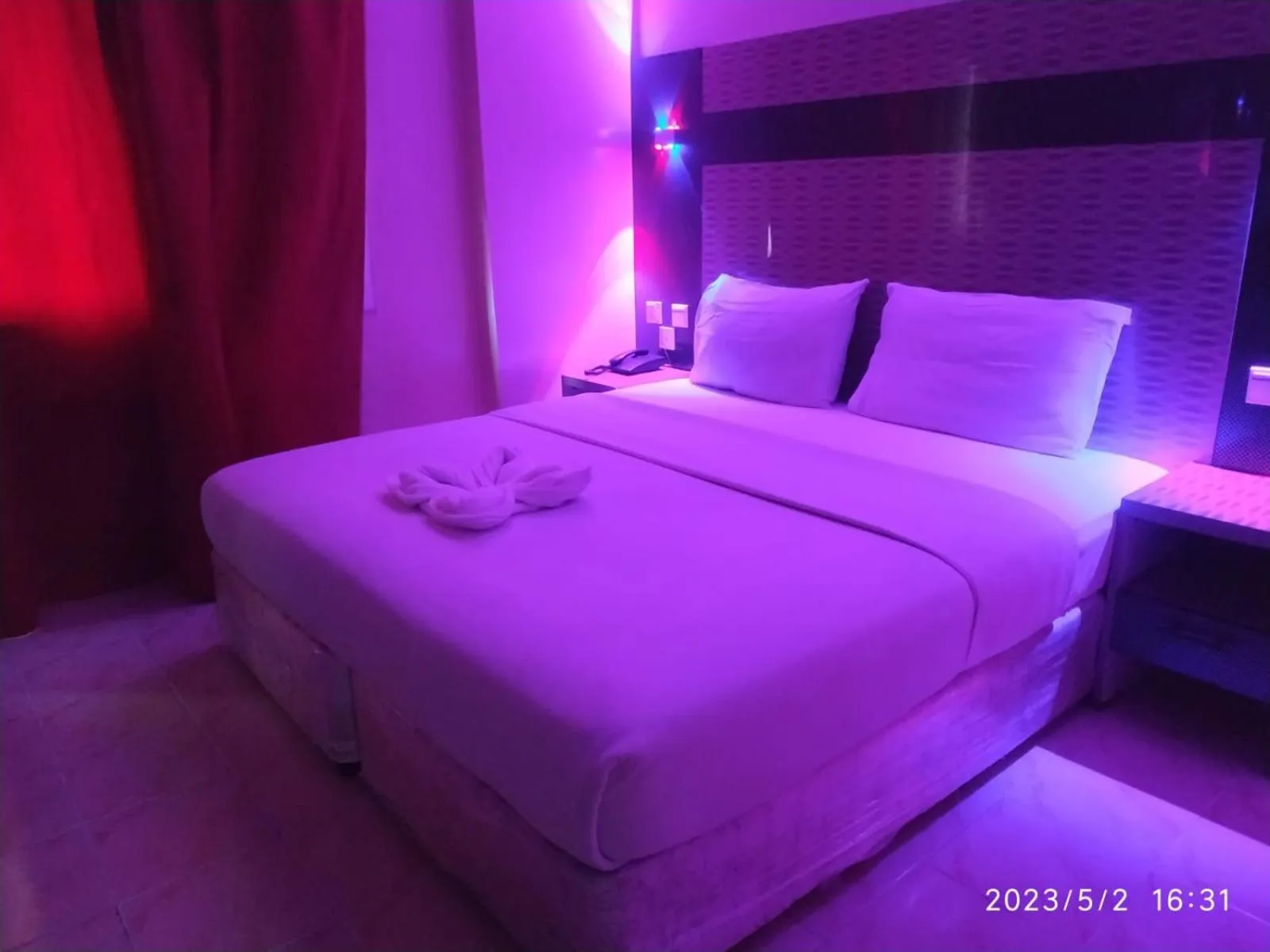 Bedroom, Bed in Tehran Hotel